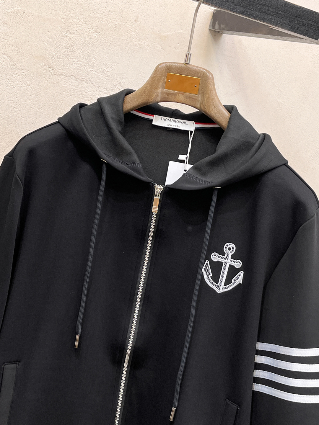 TB 2025全新爆款开衫套装 原单狠货🇭🇰倾注顶级设计师的精心之作 就为一个贴合、完美的上身效果 全天