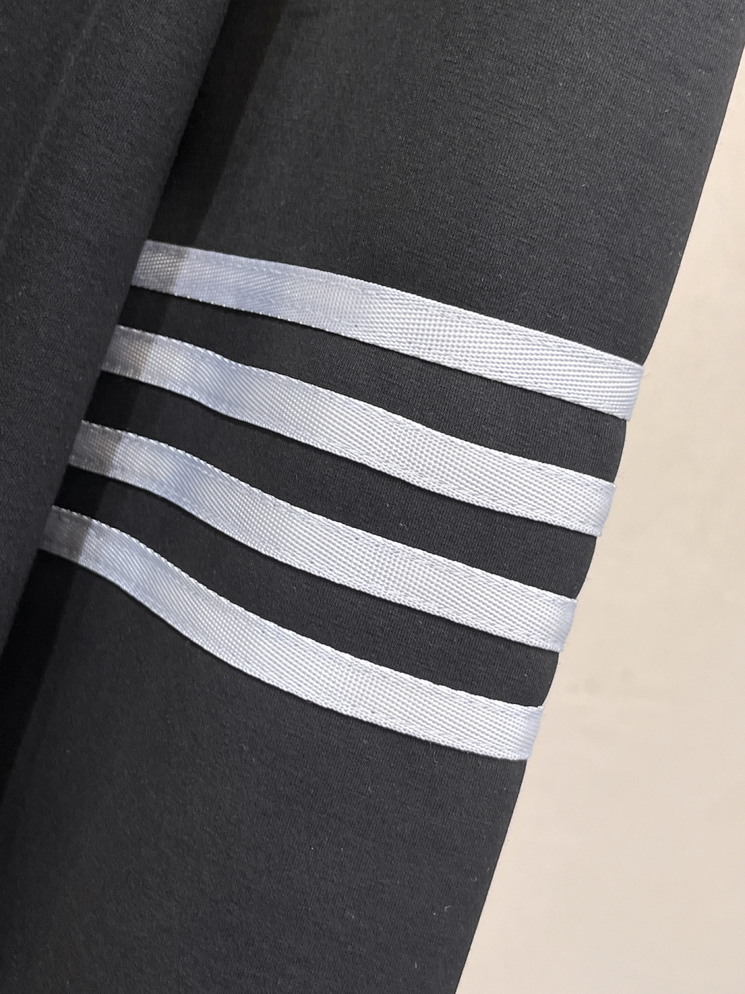 TB 2025全新爆款开衫套装 原单狠货🇭🇰倾注顶级设计师的精心之作 就为一个贴合、完美的上身效果 全天