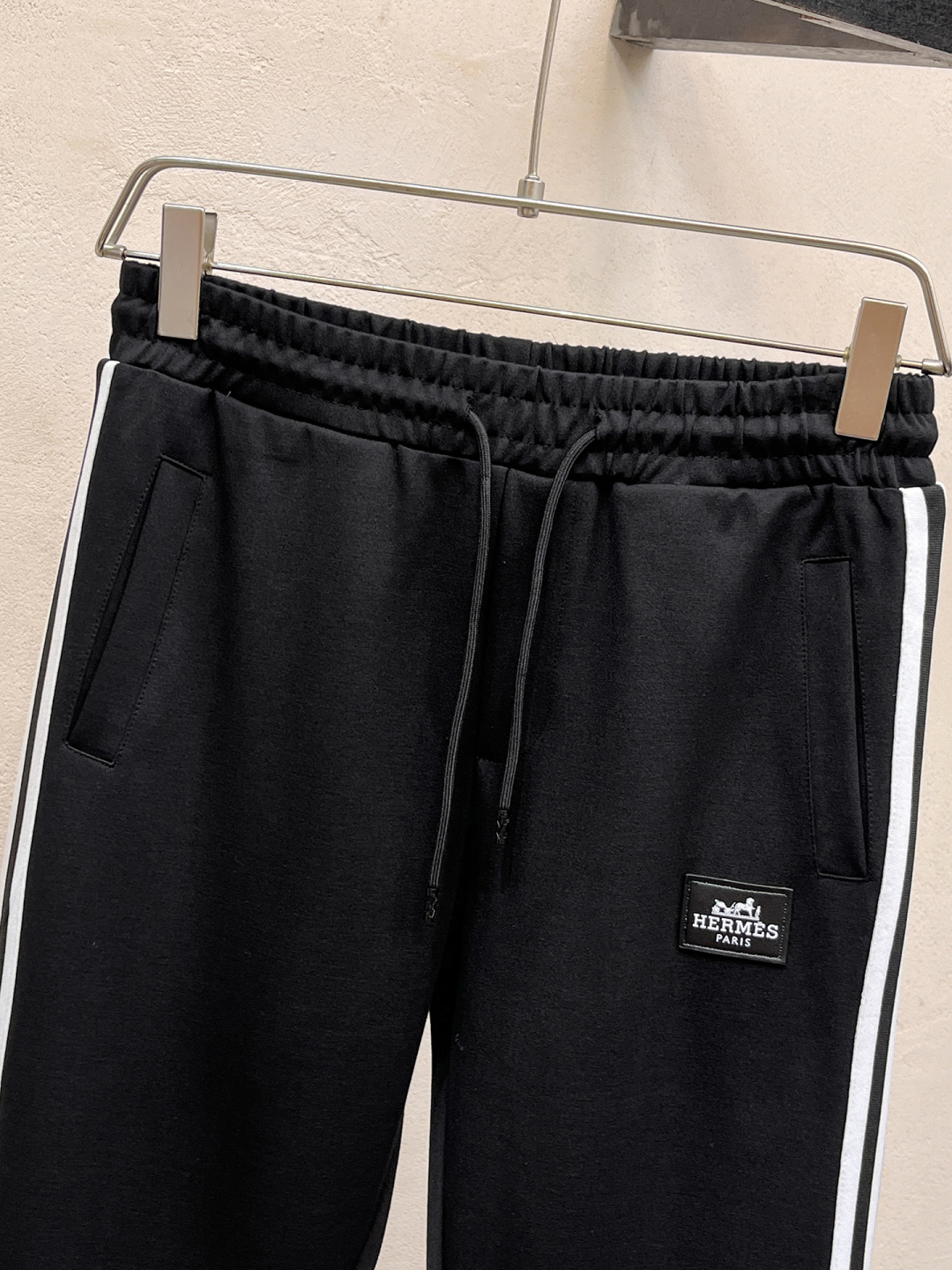 爱马仕 2025全新爆款开衫套装 原单狠货🇭🇰倾注顶级设计师的精心之作 就为一个贴合、完美的上身效果 全