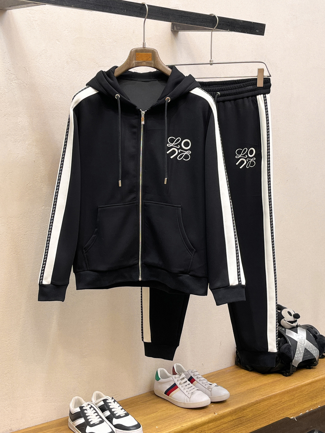 罗意威 2025全新爆款开衫套装 原单狠货🇭🇰倾注顶级设计师的精心之作 就为一个贴合、完美的上身效果 全