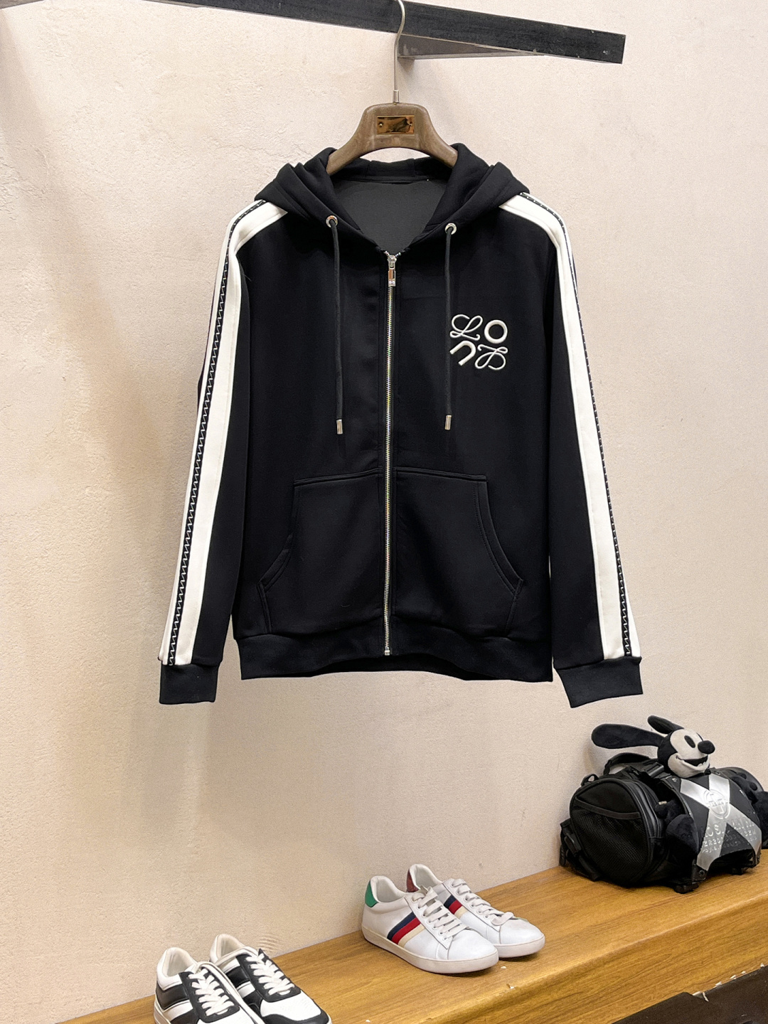 罗意威 2025全新爆款开衫套装 原单狠货🇭🇰倾注顶级设计师的精心之作 就为一个贴合、完美的上身效果 全