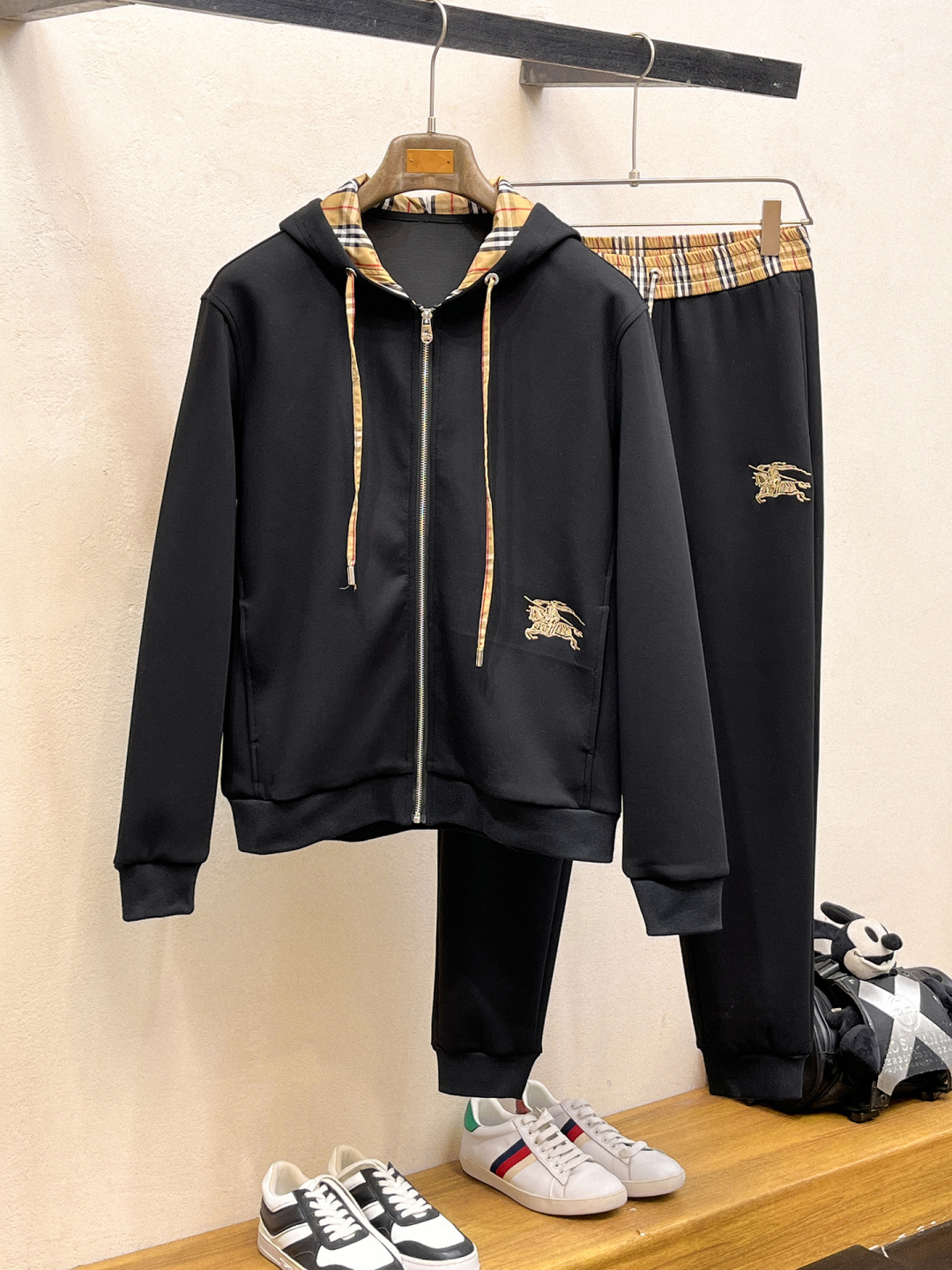 巴宝莉 2025全新爆款开衫套装 原单狠货🇭🇰倾注顶级设计师的精心之作 就为一个贴合、完美的上身效果 全