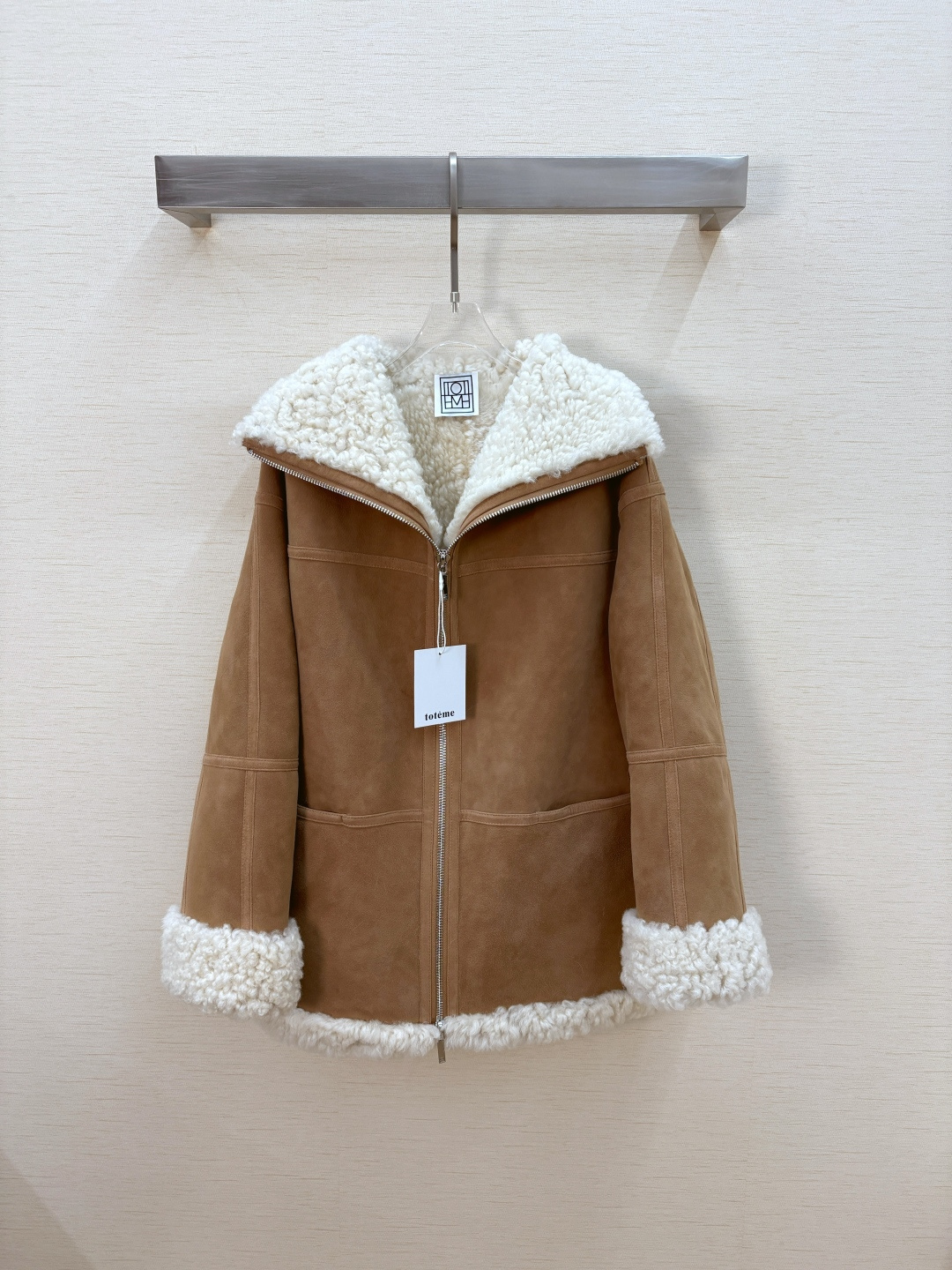 NO:636006,2025, new to*eme short style imported fur one piece, all real shots, women's clothing, alexander wang198609092025,上新to*eme 短款进口皮毛一体,全部实拍,女装,alexander wang,Women's clothing