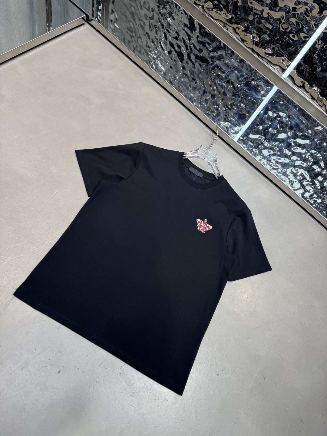 ☄️☄️☄️普拉达2026春夏短袖舒弹冰感棉新款短袖T版型：常规修身版型面料优点：舒适 微弹 冰感 挺拔