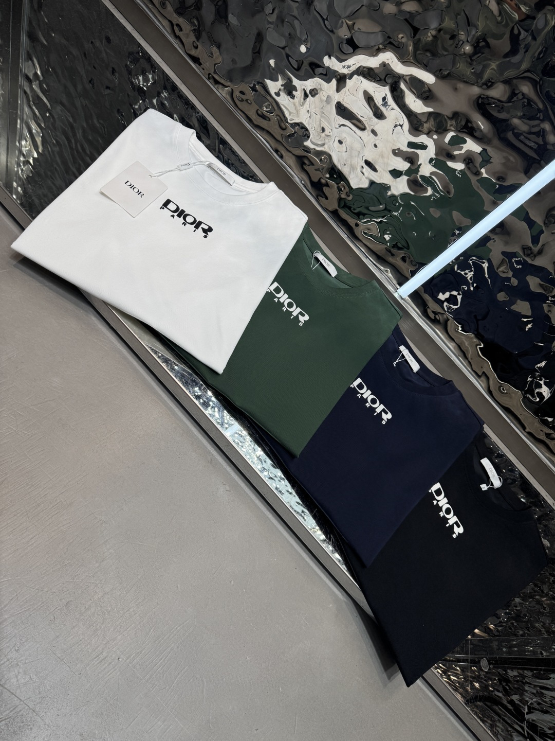 ☄️☄️☄️迪奥2026春夏短袖舒弹冰感棉新款短袖T版型：常规修身版型面料优点：舒适 微弹 冰感 挺拔 