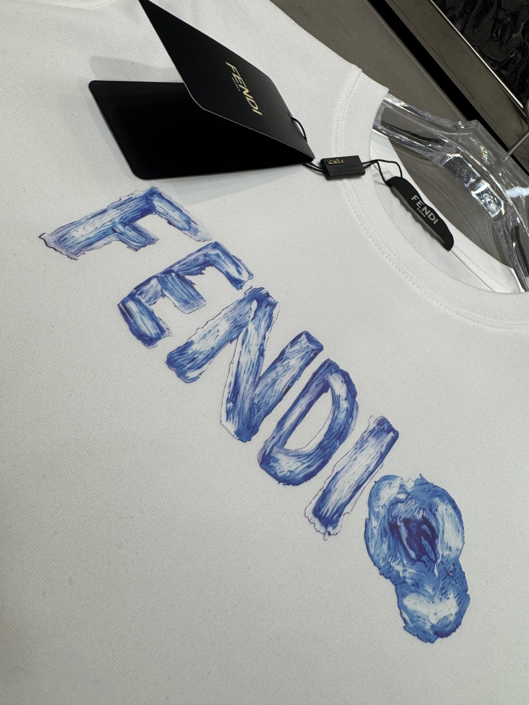 ☄️☄️☄️芬迪2026春夏短袖舒弹冰感棉新款短袖T版型：常规修身版型面料优点：舒适 微弹 冰感 挺拔 