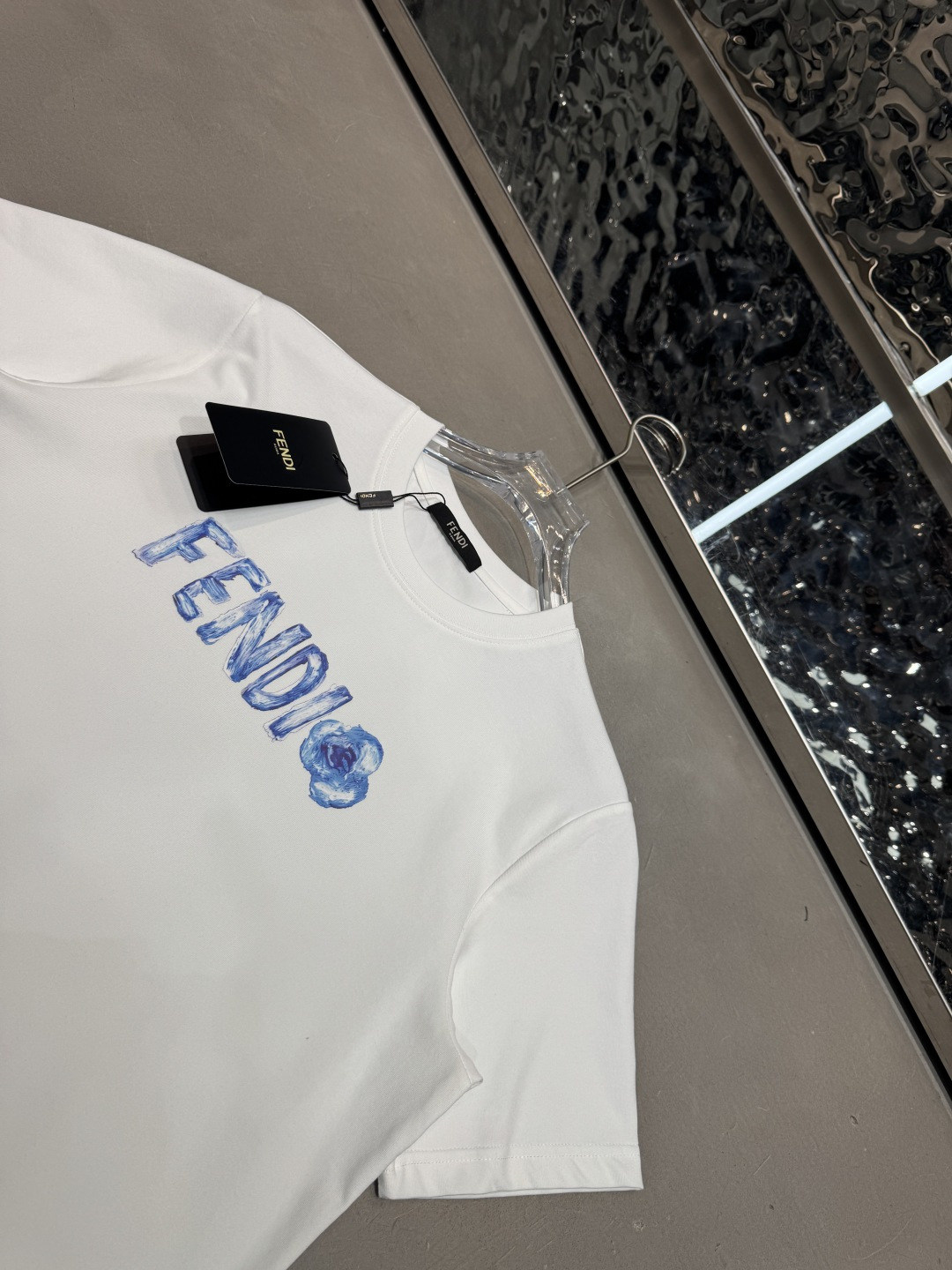 ☄️☄️☄️芬迪2026春夏短袖舒弹冰感棉新款短袖T版型：常规修身版型面料优点：舒适 微弹 冰感 挺拔 