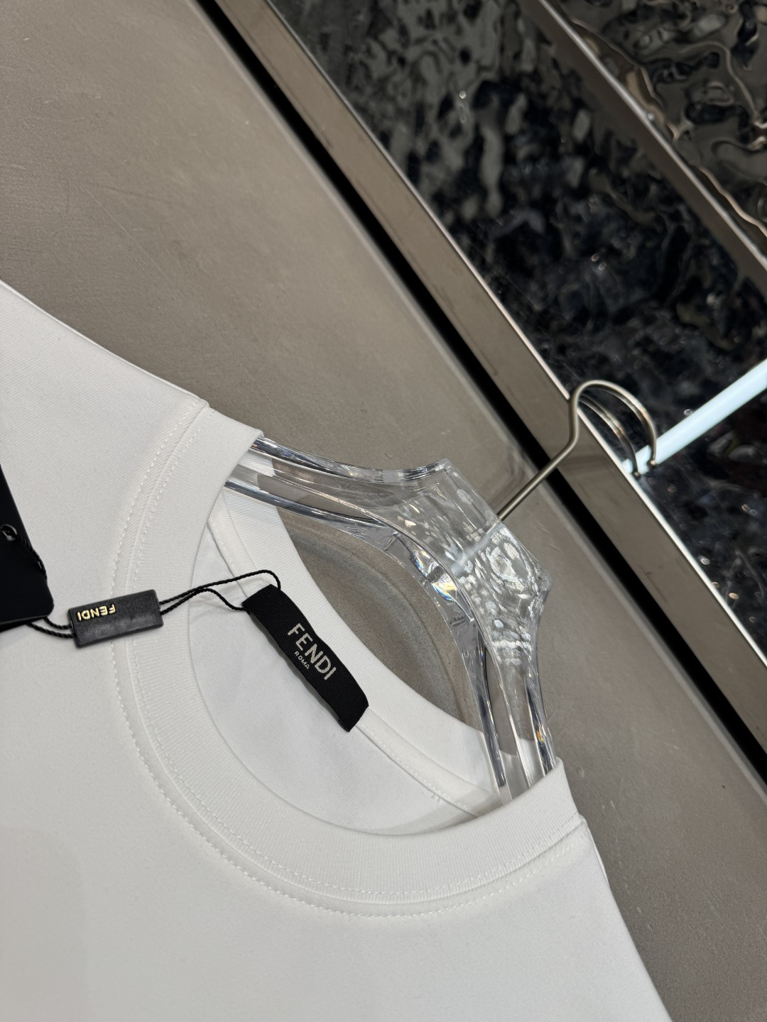 ☄️☄️☄️芬迪2026春夏短袖舒弹冰感棉新款短袖T版型：常规修身版型面料优点：舒适 微弹 冰感 挺拔 