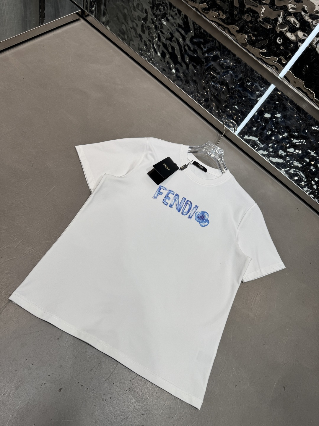 ☄️☄️☄️芬迪2026春夏短袖舒弹冰感棉新款短袖T版型：常规修身版型面料优点：舒适 微弹 冰感 挺拔 