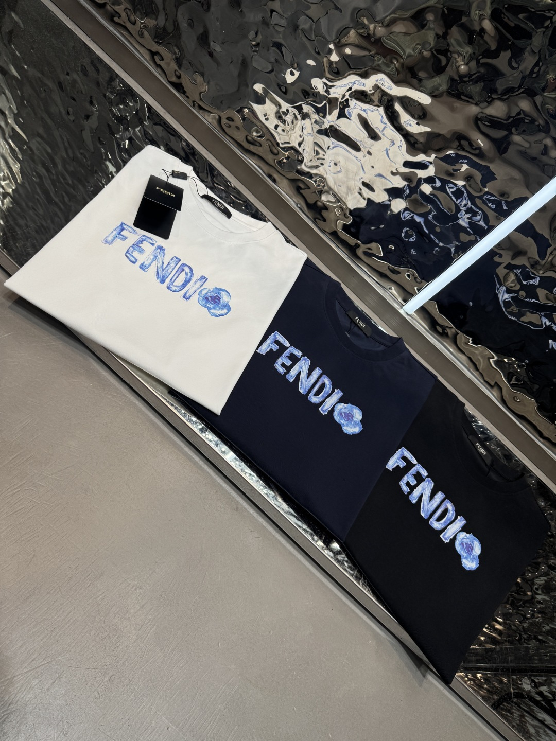 ☄️☄️☄️芬迪2026春夏短袖舒弹冰感棉新款短袖T版型：常规修身版型面料优点：舒适 微弹 冰感 挺拔 