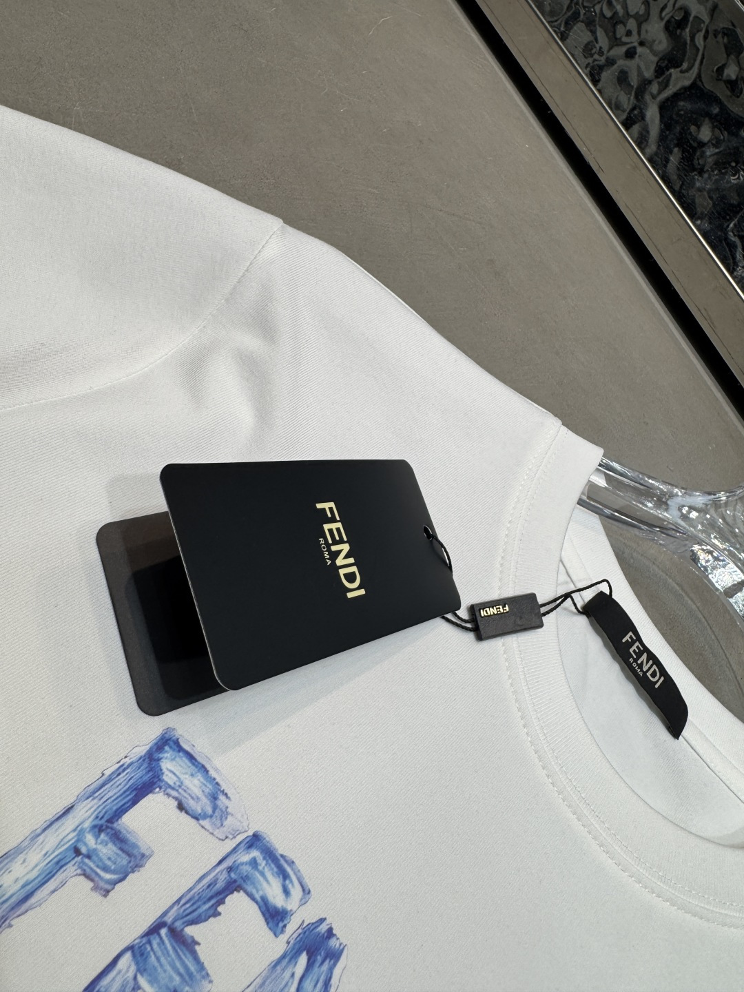 ☄️☄️☄️芬迪2026春夏短袖舒弹冰感棉新款短袖T版型：常规修身版型面料优点：舒适 微弹 冰感 挺拔 