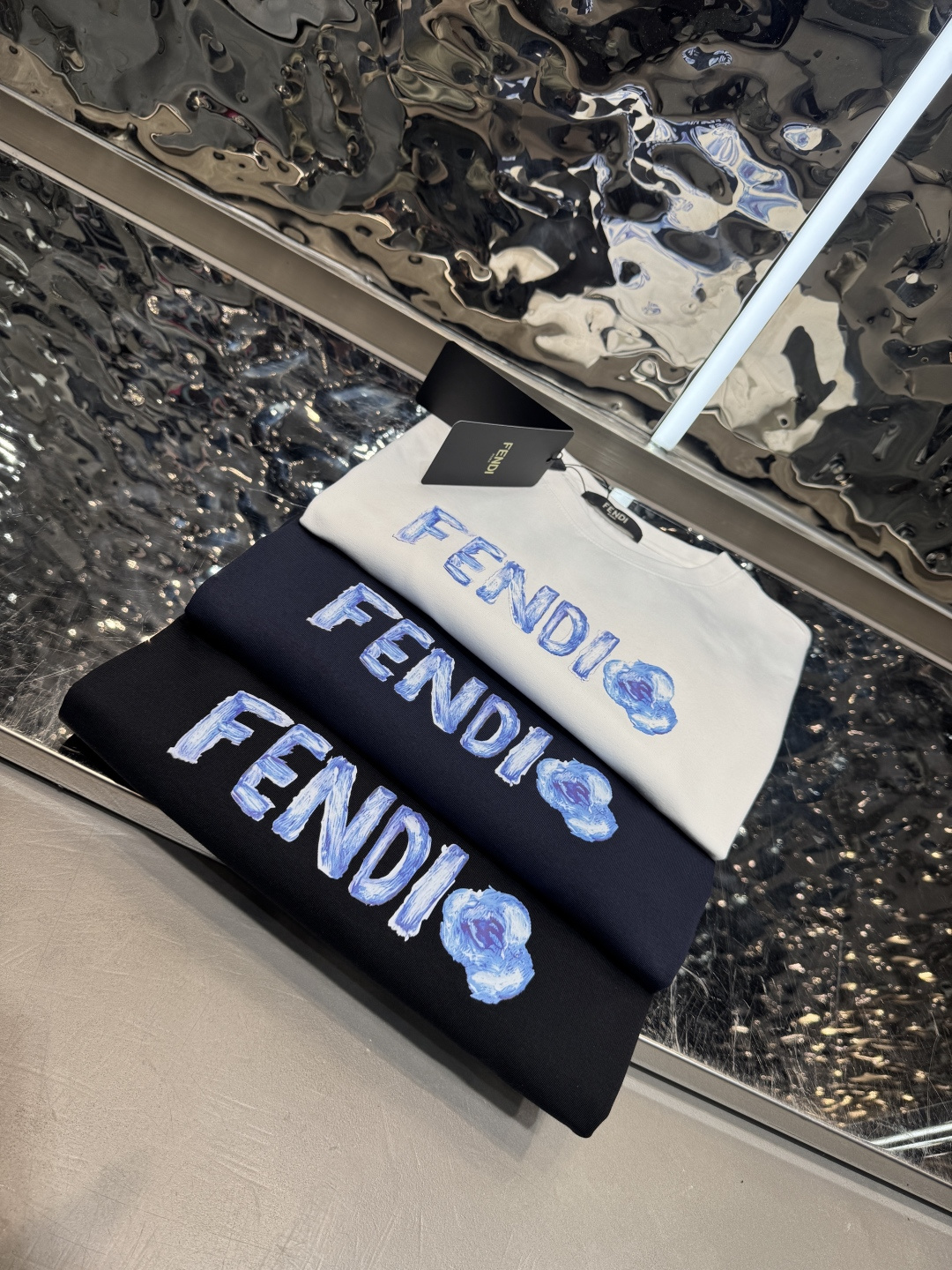 ☄️☄️☄️芬迪2026春夏短袖舒弹冰感棉新款短袖T版型：常规修身版型面料优点：舒适 微弹 冰感 挺拔 