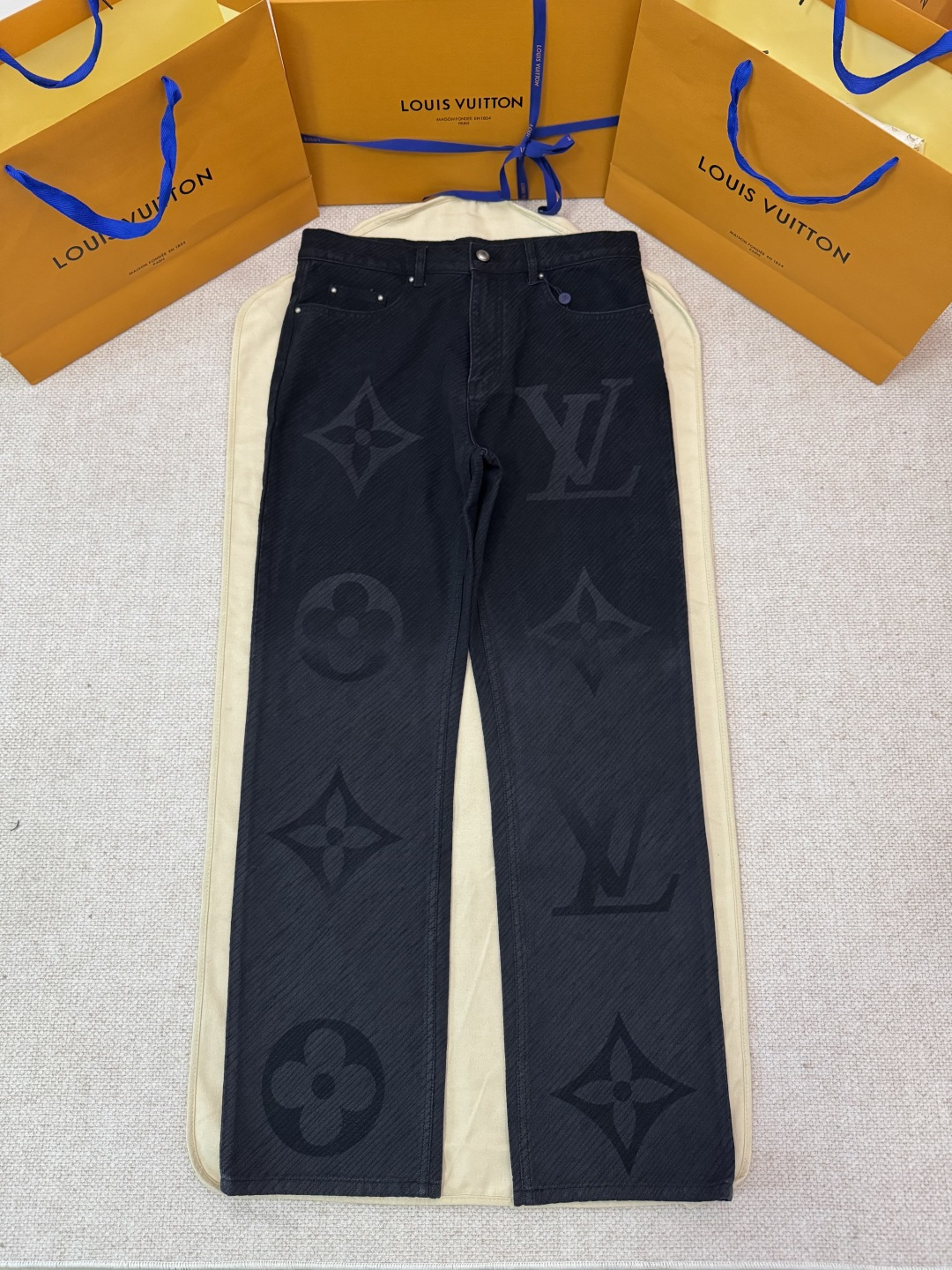 P235 Pantalones vaqueros exclusivos de desarrollo original LOUIS VUITTON con estampado degradado jacquard 100% algodón,…