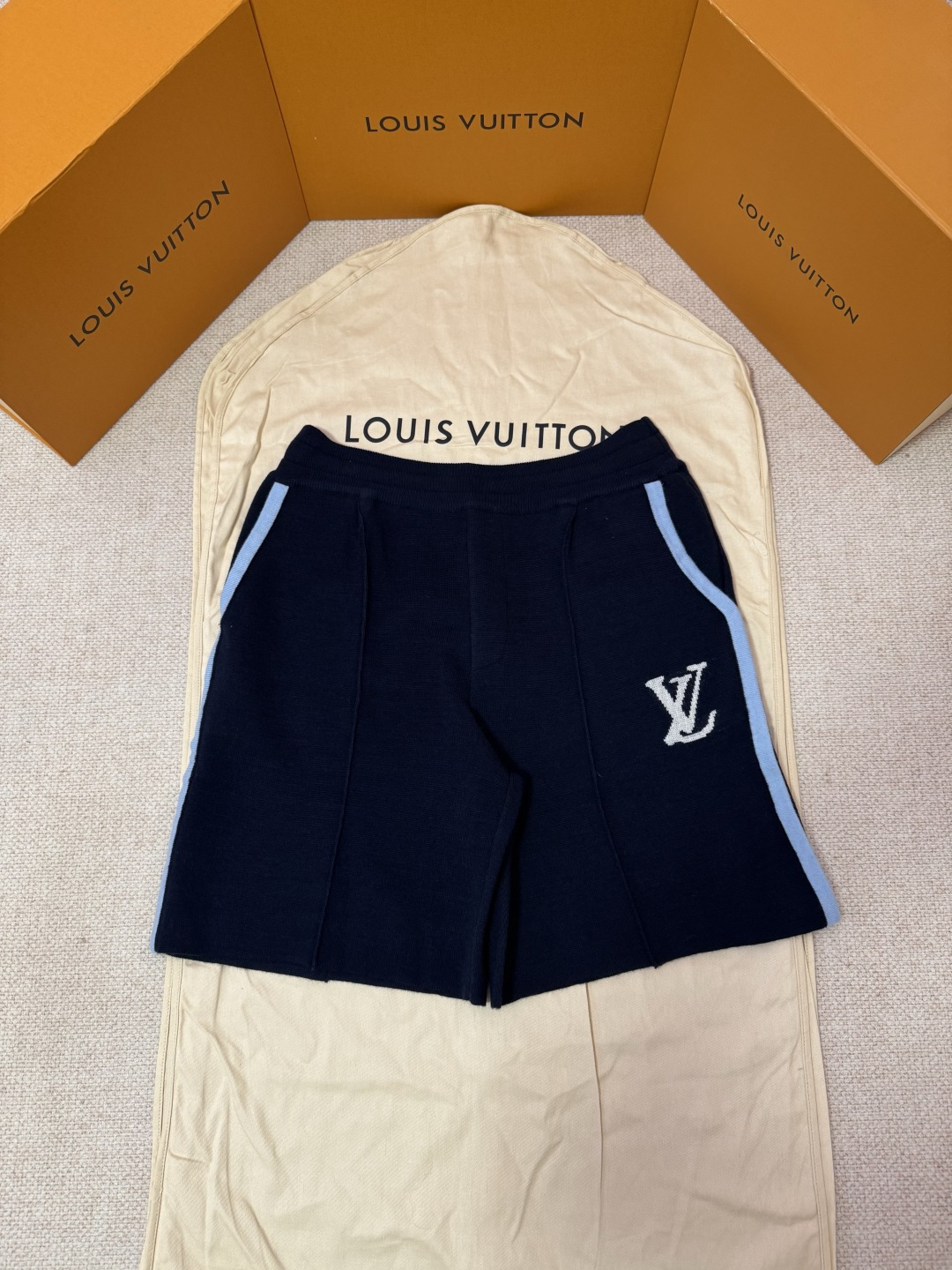 P170 Desarrollo original de pantalones cortos casuales con elástico y logotipo LOUIS VUITTON en jacquard. Descripción d…