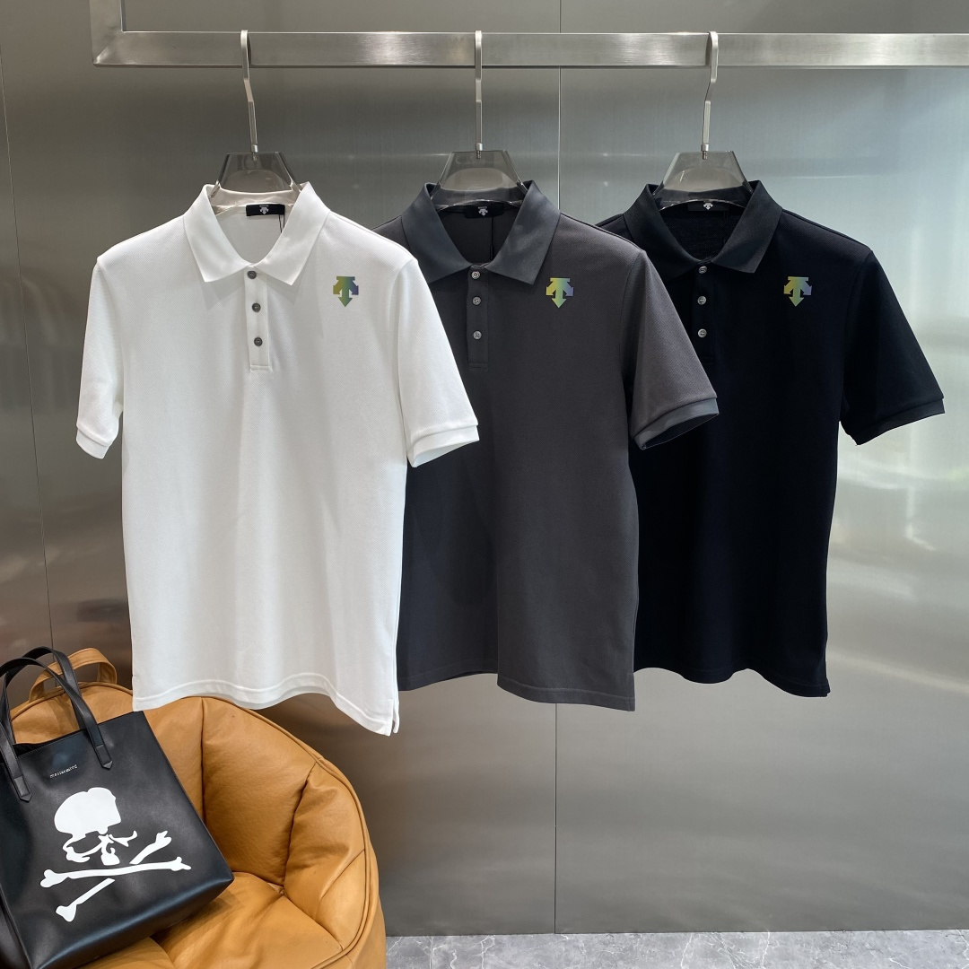 NO:486448,'Disan Family' 25SS new spring and summer short-sleeved lapel T-shirt polo, the highest version is customized with high-end vermillion floor fabric simple and fashionable style, and the color-blocking thread is super good-looking!  Classic logo simple and elegant style!  Full of high-end feel, wearable in all seasons. Simple European style official website on sale number M-3XL the next day, T-shirt,tees, t-shirt,alexander wang19860909《迪桑家》 25SS新款春夏短袖翻领T恤polo,最高版本客供定制高端朱地面料简单时尚款,拼色螺纹超级好看！经典logo简单大方的款式！满满的高级感,四季可穿.简欧风格官网在售码数M-3XL隔天,,T-shirt,tees，t-shirt,alexander wang,Men's clothing