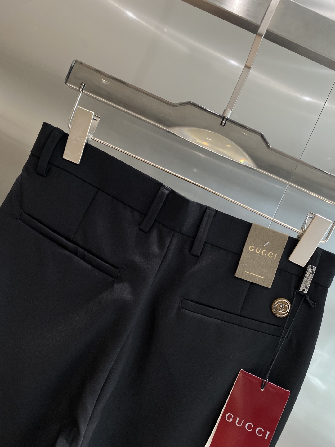 “New York House: 205 Leisure Shorts with Trophies Design and Fabric Customization” - 图片 9