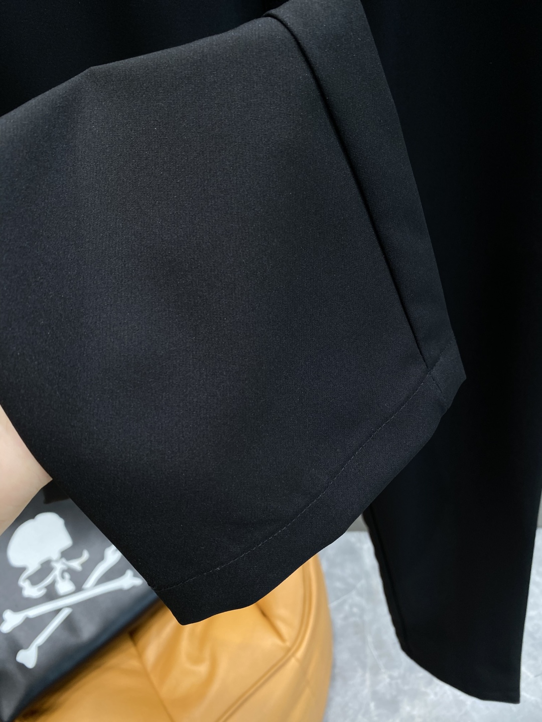 “New York House: 205 Leisure Shorts with Trophies Design and Fabric Customization” - 图片 7