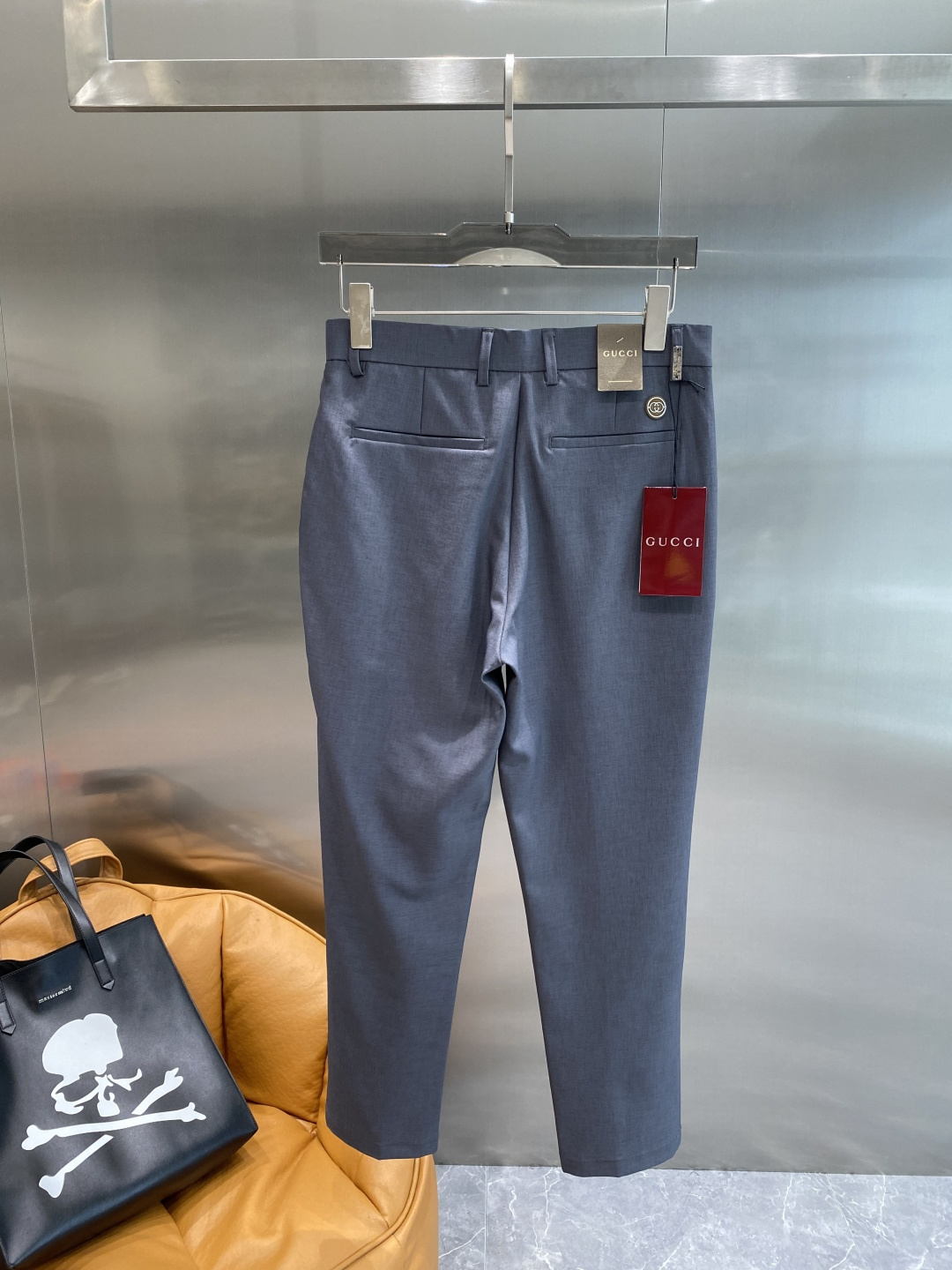 “New York House: 205 Leisure Shorts with Trophies Design and Fabric Customization” - 图片 8