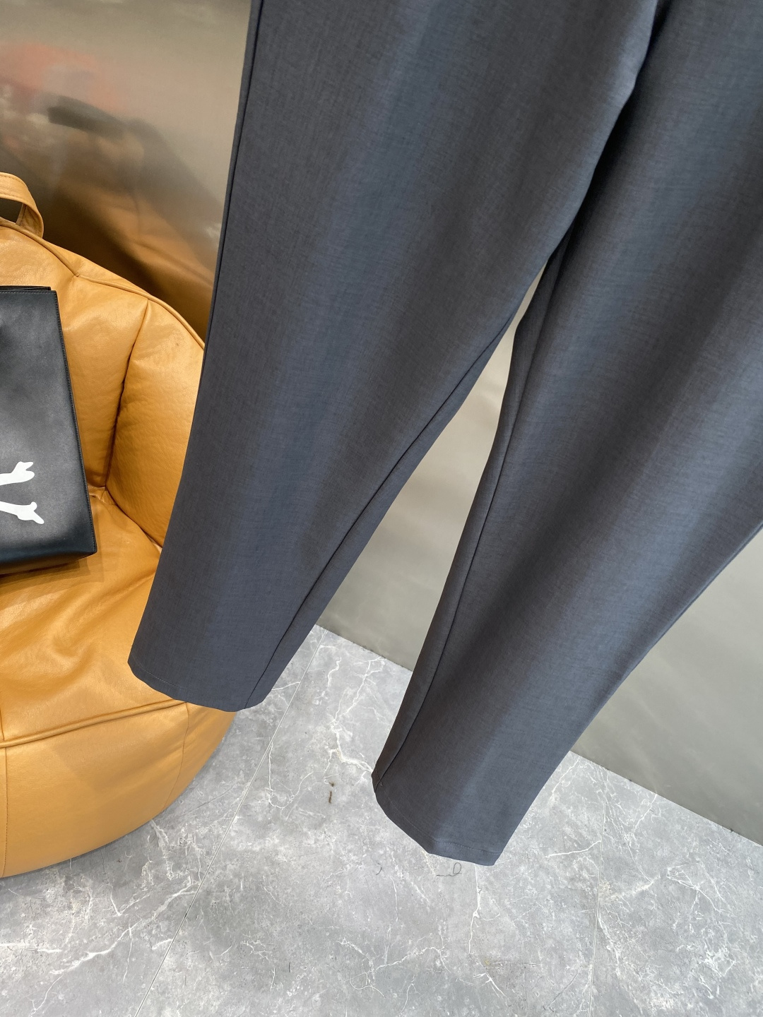 “New York House: 205 Leisure Shorts with Trophies Design and Fabric Customization” - 图片 6