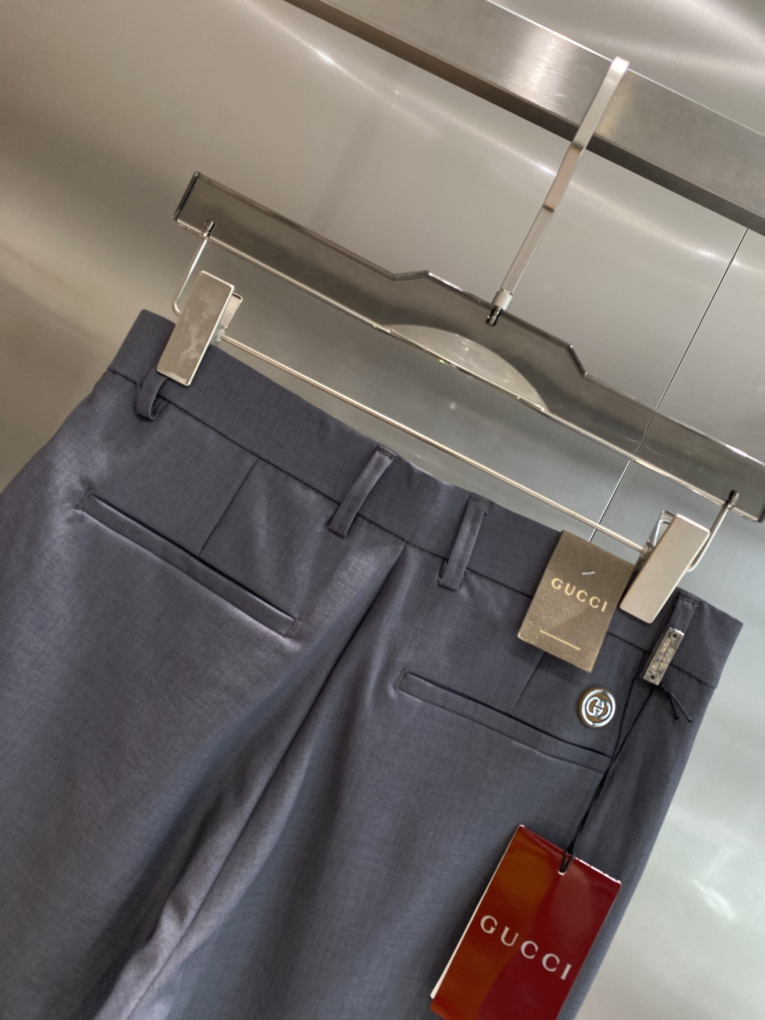 “New York House: 205 Leisure Shorts with Trophies Design and Fabric Customization” - 图片 9