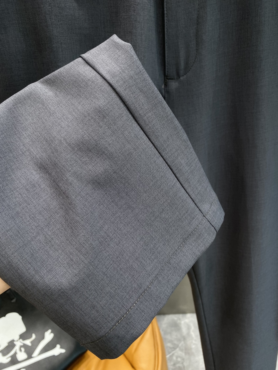 “New York House: 205 Leisure Shorts with Trophies Design and Fabric Customization” - 图片 7