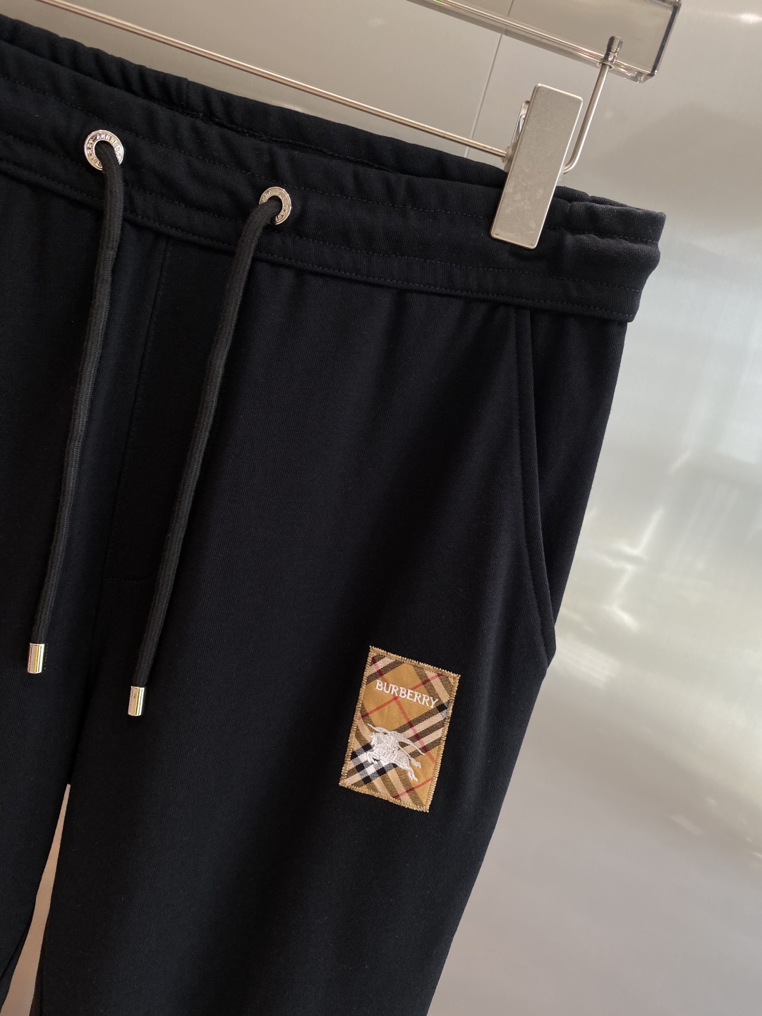 2025 Spring & Summer: Top New Leisure Pants with Classic Logo & Custom Fabics - 图片 5