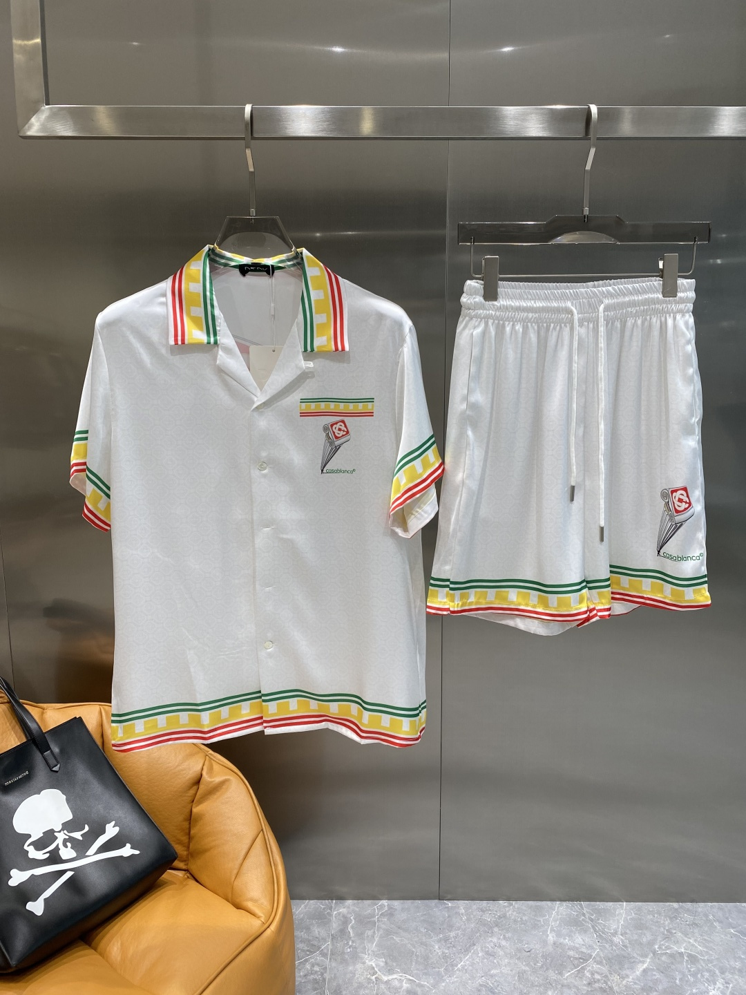 NO:509103,'Donkey Family' Casual pajamas set High-order silk silk fabric upgrade process upgrade Home clothing High-order Russian silk fabric skin-friendly and comfortable Home essentials Do not machine wash silk products, recommended to hand wash or wash bag code M-3XL the next day, louis vuitton, louis vuitton, real silk, alexander wang19860909《驴家》 休闲睡衣套装 高订天绸丝面料升级工艺升级 家居服 高定俄罗丝面料亲肤轻柔舒适 家居必备 真丝产品切勿机洗,建议 手洗或者洗衣袋洗 码数M-3XL隔天,,louis vuitton,louis vuitton,real silk,alexander wang,Men's clothing