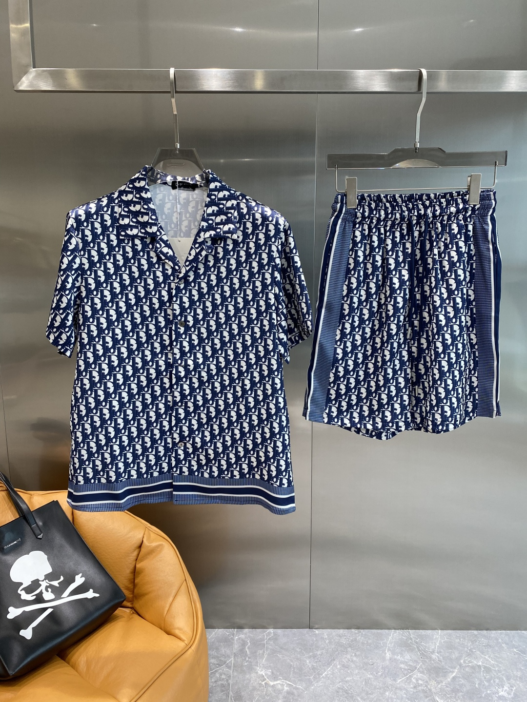 NO:509099,'Dijia' Casual pajamas set High-order silk silk fabric upgrade process upgrade Home clothing High-order Russian silk fabric skin-friendly and comfortable Home essentials Do not machine wash silk products, recommended to hand wash or wash bag number M-3XL the next day, dior, real silk, alexander wang19860909《迪家》 休闲睡衣套装 高订天绸丝面料升级工艺升级 家居服 高定俄罗丝面料亲肤轻柔舒适 家居必备 真丝产品切勿机洗,建议 手洗或者洗衣袋洗 码数M-3XL隔天,,dior,real silk,alexander wang,Men's clothing