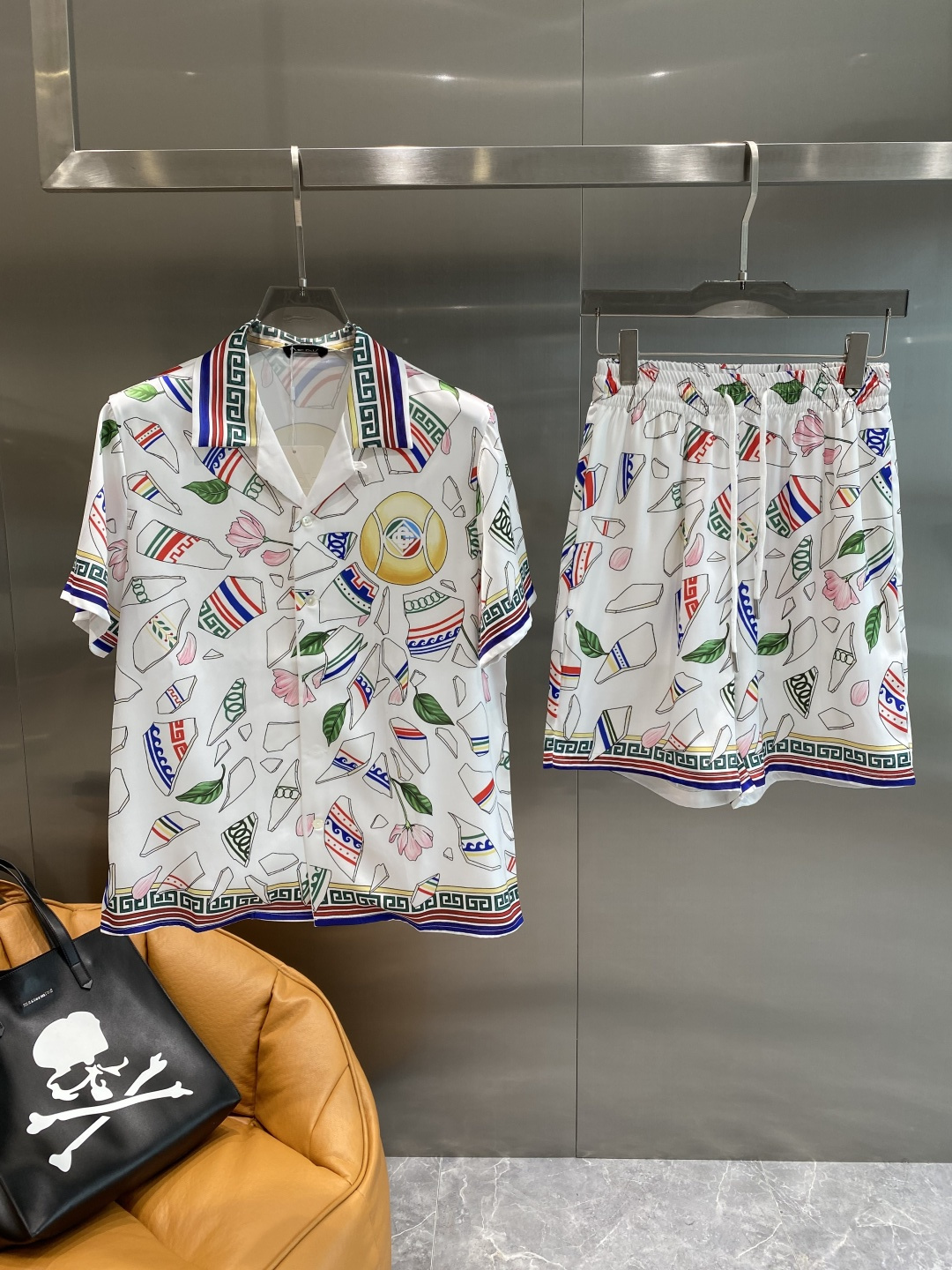 NO:509097,'Donkey Family' Casual pajamas set High-order silk silk fabric upgrade process upgrade Home clothing High-order Russian silk fabric skin-friendly and comfortable Home essentials Do not machine wash silk products, recommended to hand wash or wash bag code M-3XL the next day, louis vuitton, louis vuitton, real silk, alexander wang19860909《驴家》 休闲睡衣套装 高订天绸丝面料升级工艺升级 家居服 高定俄罗丝面料亲肤轻柔舒适 家居必备 真丝产品切勿机洗,建议 手洗或者洗衣袋洗 码数M-3XL隔天,,louis vuitton,louis vuitton,real silk,alexander wang,Men's clothing