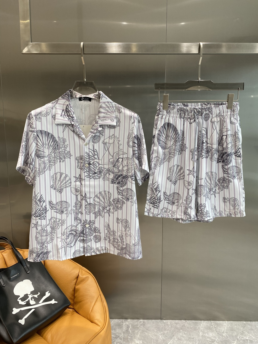 NO:509112,'Fan Jia' Casual pajamas set High-order silk silk fabric upgrade process upgrade Home clothing High-order Russian silk fabric skin-friendly and comfortable Home essentials Do not machine wash silk products, recommended to hand wash or wash bag number M-3XL the next day, real silk, alexander wang19860909《范家》 休闲睡衣套装 高订天绸丝面料升级工艺升级 家居服 高定俄罗丝面料亲肤轻柔舒适 家居必备 真丝产品切勿机洗,建议 手洗或者洗衣袋洗 码数M-3XL隔天,,real silk,alexander wang,Men's clothing