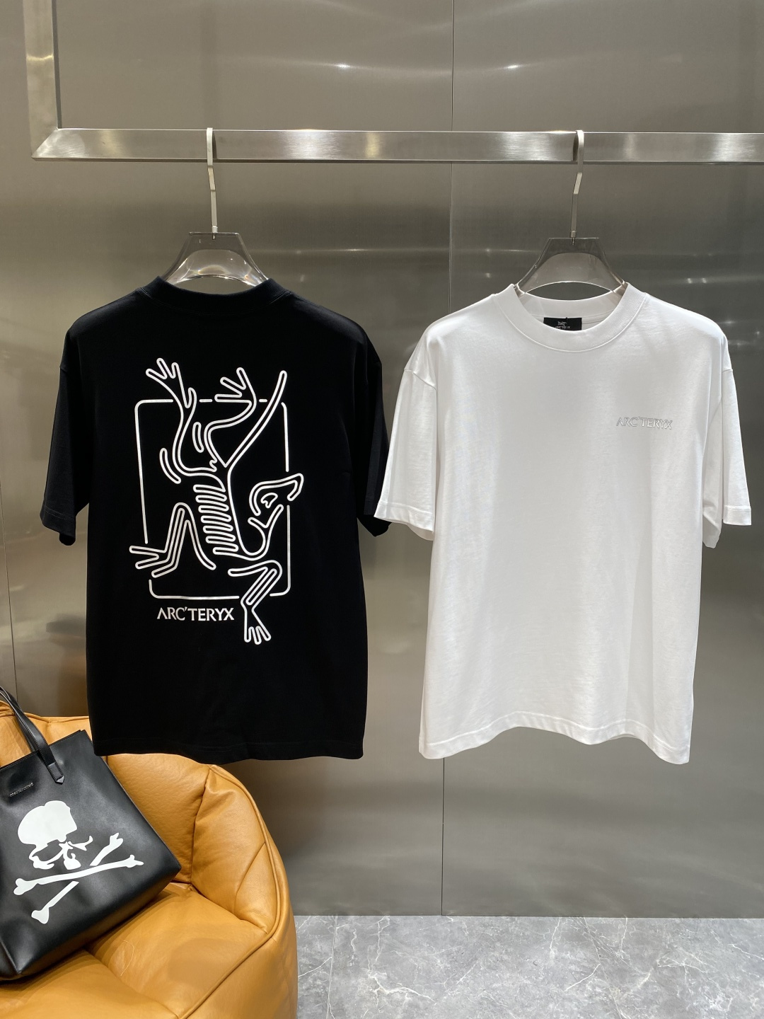 NO:491539,'Bird Family' 2025ss Spring and Summer High-quality Pure Cotton Short-sleeved T-shirt, top-level original quality, current latest craftsmanship requirements, top-level orders require car line workmanship, super easy to match, top-level customization, matching details of the whole piece, quality and tailoring design are all first-class, custom imported cotton fabrics!  Full of style, light and versatile color matching. S-XXL the next day, jil sander, T-shirt, tees, t-shirt, alexander wang19860909《鸟家》 2025ss春夏高品质纯棉短袖T恤,顶级原单品质,当下最新工艺要求,顶级订单要求车线做工,超级好搭配,顶级定制,搭配整件细节 ,品质及剪裁设计都堪称一流,定制进口纯棉面料！型格十足,配色轻熟百搭.S-XXL隔天,,jil sander,T-shirt,tees，t-shirt,alexander wang,Men's clothing