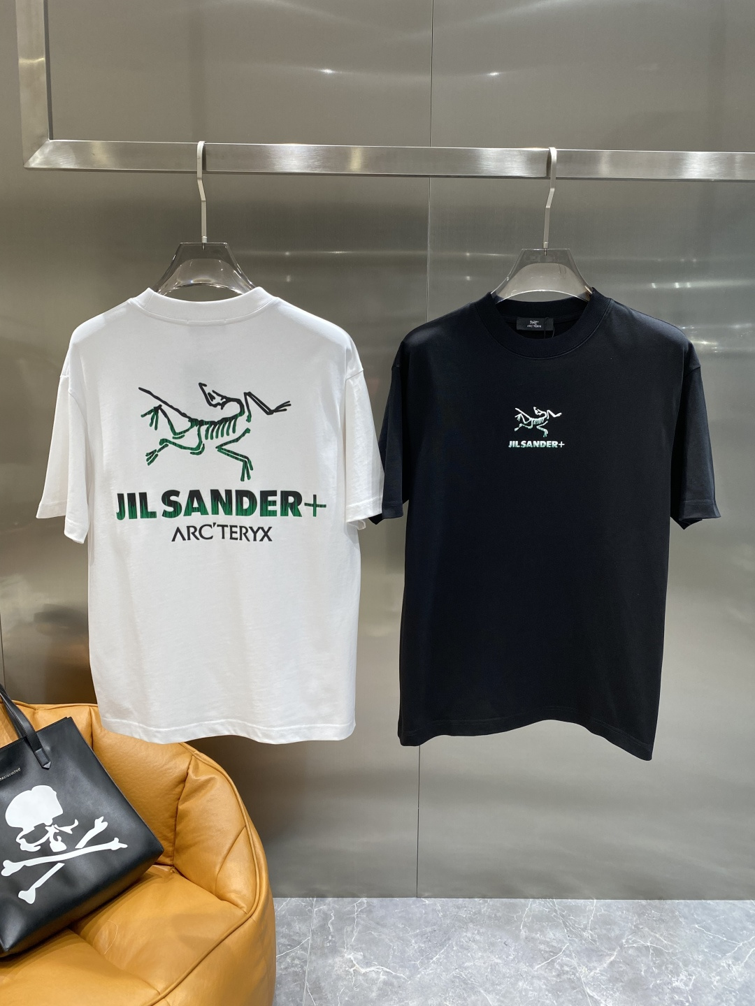 NO:491524,'Bird Family' 2025ss Spring and Summer High-quality Pure Cotton Short-sleeved T-shirt, top-level original quality, current latest craftsmanship requirements, top-level orders require car line workmanship, super easy to match, top-level customization, matching details of the whole piece, quality and tailoring design are all first-class, custom imported cotton fabrics!  Full of style, light and versatile color matching. S-XXL the next day, jil sander, T-shirt, tees, t-shirt, alexander wang19860909《鸟家》 2025ss春夏高品质纯棉短袖T恤,顶级原单品质,当下最新工艺要求,顶级订单要求车线做工,超级好搭配,顶级定制,搭配整件细节 ,品质及剪裁设计都堪称一流,定制进口纯棉面料！型格十足,配色轻熟百搭.S-XXL隔天,,jil sander,T-shirt,tees，t-shirt,alexander wang,Men's clothing