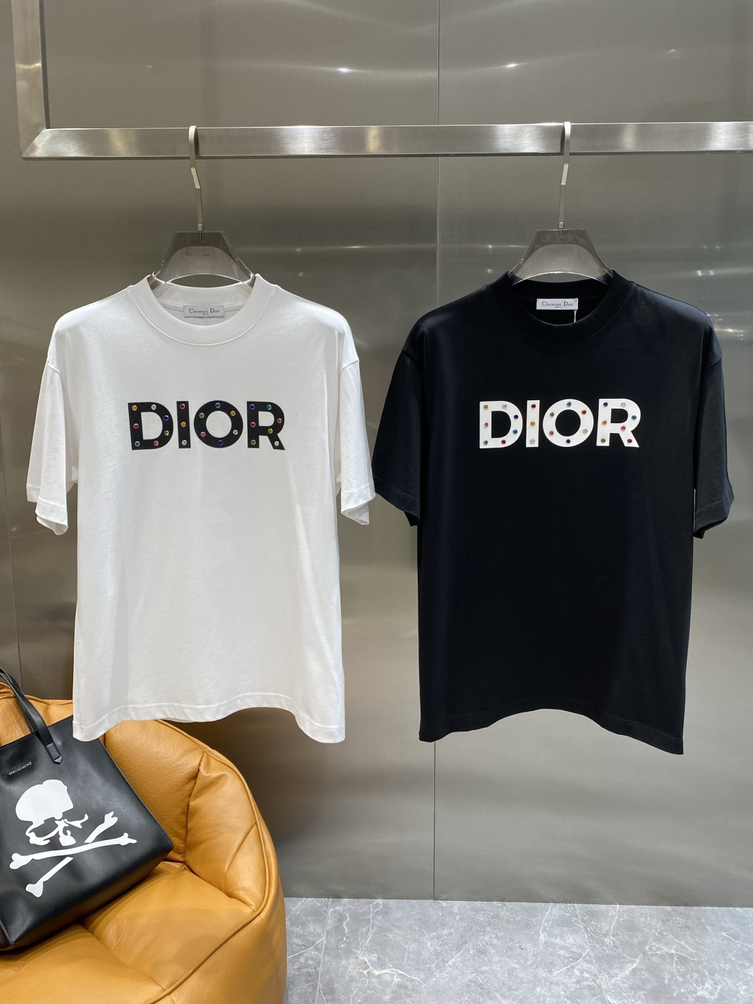 NO:491516,'Dijia' 2025 new short-sleeved product!  Original custom fabric, soft touch. Top imported private goods, fashionable design, trendy short sleeves, undeniable quality, excellent effect on the upper body, the same style as the luxury official website!  Size S-XXL the next day, dior, T-shirt, alexander wang19860909《迪家》 2025款新品短袖！原版定制面料,手感柔软.顶级进口私货,时尚设计潮流短袖,不失奢华 品质毋庸置疑 上身效果超赞,奢华官网同款！尺码S-XXL隔天,,dior,T-shirt,alexander wang,Men's clothing