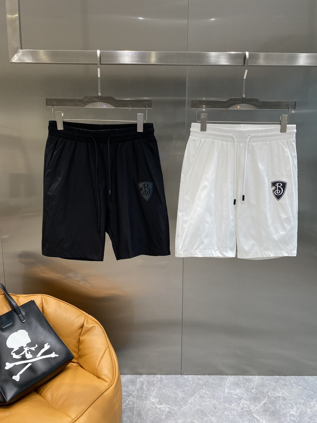 NO:491488,'Ba Jia' 2025 men's boutique casual pants top-grade fabric casual shorts The latest top-body style is invincible! This pants that can be seen with a close eye are very versatile, with elastic waistline and can be worn for daily outdoor sports. It is a perfect combination of fashionable leisure and outdoor sports. Size M-XXXL the next day, burberry, shorts, alexander wang19860909《巴家》 2025男士精品休闲裤顶级面料休闲短裤 最新款上身版型无敌正!绝对可以闭眼收的一款此款裤子非常百搭,弹力腰围,日常上班户外运动都可以穿着,是时尚休闲与户外运动的完美结合, 尺码M-XXXL隔天,,burberry,shorts,alexander wang,Men's clothing