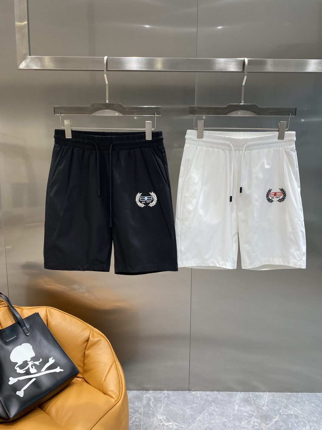 NO:491481,'Paris Home' 2025 men's boutique casual pants top-grade fabric casual shorts The latest top-body style is invincible! This pants that can be seen with a close eye are very versatile, with elastic waistline and can be worn for daily outdoor sports. It is a perfect combination of fashionable leisure and outdoor sports. Size M-XXXL the next day, balenciaga, shorts, alexander wang19860909《巴黎家》 2025男士精品休闲裤顶级面料休闲短裤 最新款上身版型无敌正!绝对可以闭眼收的一款此款裤子非常百搭,弹力腰围,日常上班户外运动都可以穿着,是时尚休闲与户外运动的完美结合, 尺码M-XXXL隔天,,balenciaga,shorts,alexander wang,Men's clothing