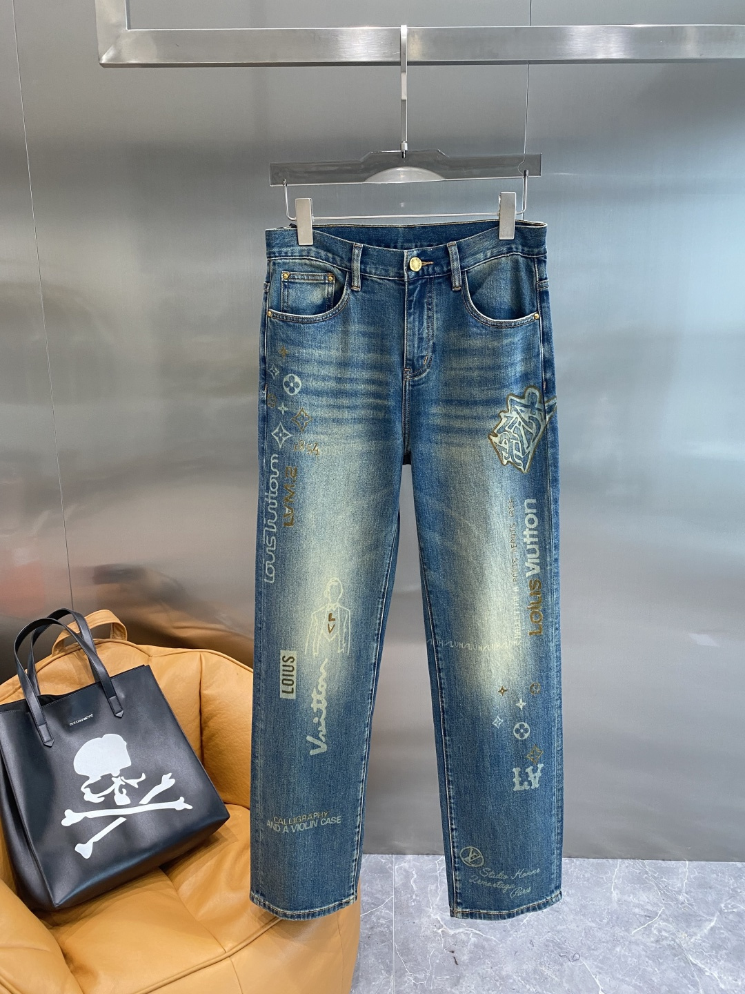 NO:500516,'Donkey Family' 2025 latest products, special counters are available at the same time, original singles, washable casual jeans, imported original washing elastic fabric, comfortable and elastic, original hardware and auxiliary materials decorative logo, super positive style, extremely high grade, counter quality, fashionable and stylish upper body, 29-36 next day, louis vuitton, louis vuitton, jeans, alexander wang19860909《驴家》 2025最新品,专柜同步有售,原单狠货,水洗休闲牛仔裤,进口原版水洗弹力面料,舒适有弹性,原版五金辅料装饰logo,版型超正,档次极高,专柜品质,上身时尚有型,码数29-36隔天,,louis vuitton,louis vuitton,jeans,alexander wang,Men's clothing