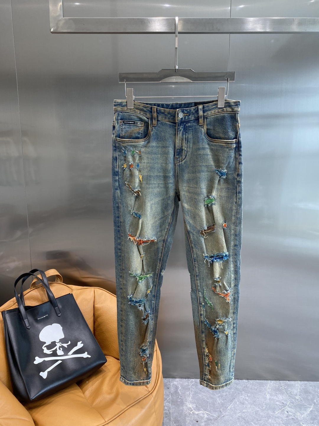 NO:500507,'DG Home' 2025 new product, original single jeans, original heavy industry creation, brand classic LOGO design, complete three standards!  Original hardware accessories. Custom denim fabrics for counters, completely suitable for counters. Welcome to try them on before purchasing them. Good goods are not afraid of comparison. The next day, gucci, jeans, alexander wang19860909《DG家》 2025新品,原单牛仔裤 原版重工打造,品牌经典LOGO设计,三标齐全！原版五金辅料.专柜定制牛仔面料,完全对版专柜,欢迎专柜试穿后再购买,好货不怕比.码数29-36隔天,,gucci,jeans,alexander wang,Men's clothing