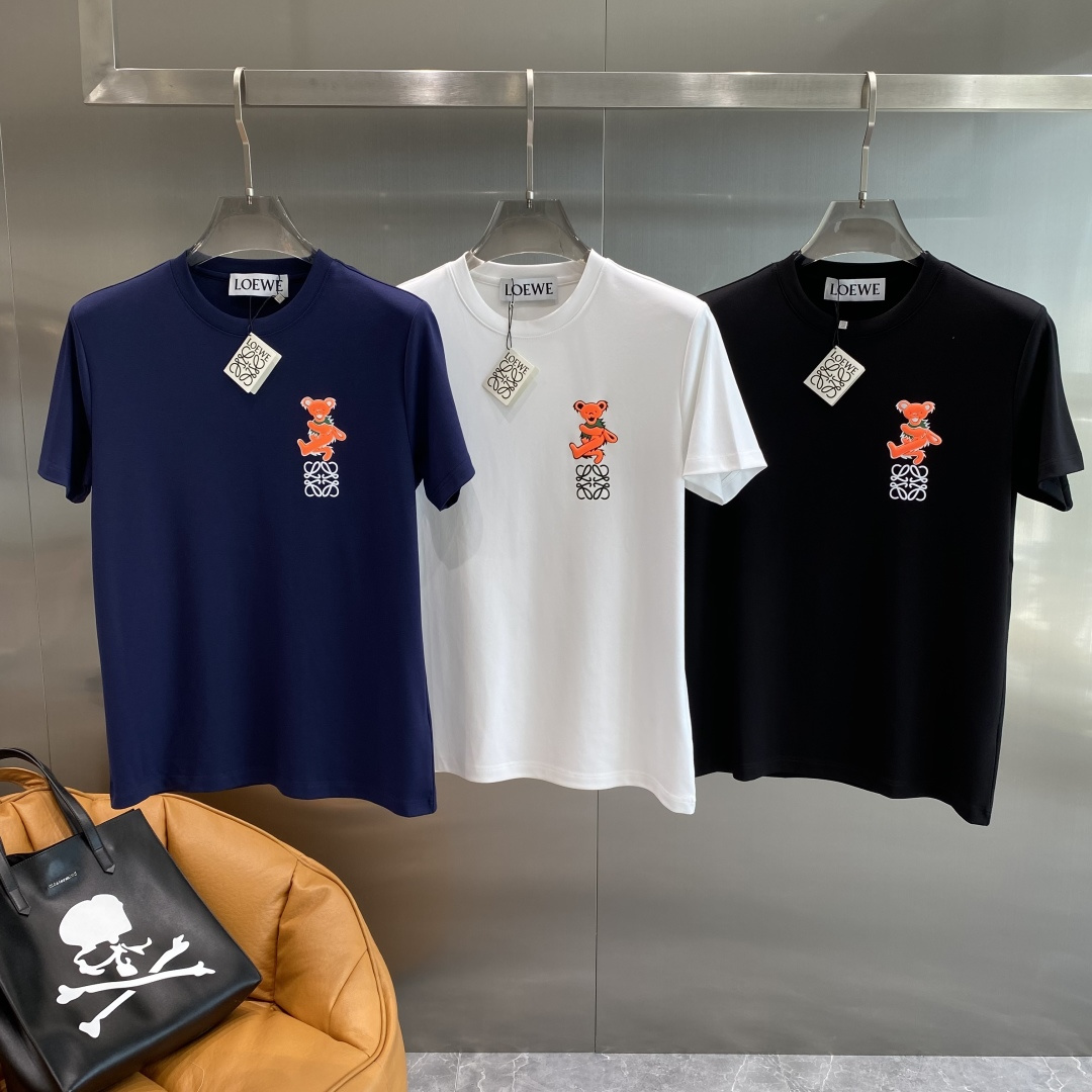 NO:500499,'Luo Family' 2025 autumn and winter latest short-sleeved T-shirt, soft touch, comfortable wearing, fine workmanship. The upper body effect is invincible and handsome, the next day, loewe, T-shirt, tees, t-shirt, alexander wang19860909《罗家》 2025秋冬最新款短袖T恤,手感柔软,穿着舒适,做工精细.上身效果无敌帅气,码数M-3XL隔天,,loewe,T-shirt,tees，t-shirt,alexander wang,Men's clothing
