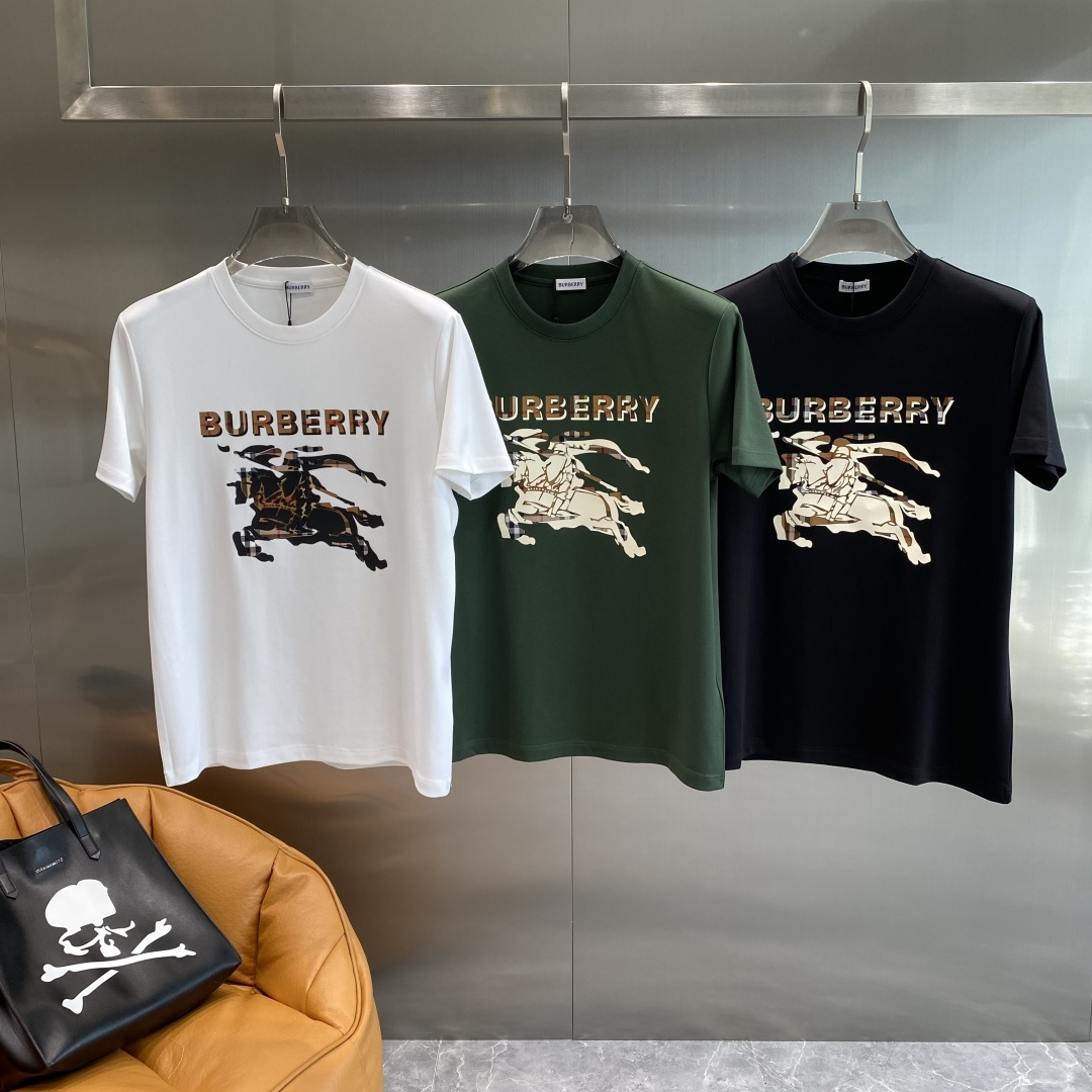 NO:500517,'Bajia' 25 autumn and winter men's round neck base short-sleeved T-shirt. The outstanding style design highlights the vitality of young and fashionable and full of personality. The customer-supplied fabric is soft and comfortable. The high-density classic is both fashionable and free in an instant. The fashionable atmosphere is overwhelming. It is durable and comfortable!  Size M-3XL the next day, burberry, T-shirt,tees, t-shirt,alexander wang19860909《巴家》 25秋冬男士圆领打底短袖T恤 出众的版型设计彰显年轻时尚活力,个性十足. 客供面料,柔软舒适.高密度经典既是时髦感顷刻挥洒自如.时尚的潮流气息扑面而来.耐穿舒适！尺码M-3XL隔天,,burberry,T-shirt,tees，t-shirt,alexander wang,Men's clothing