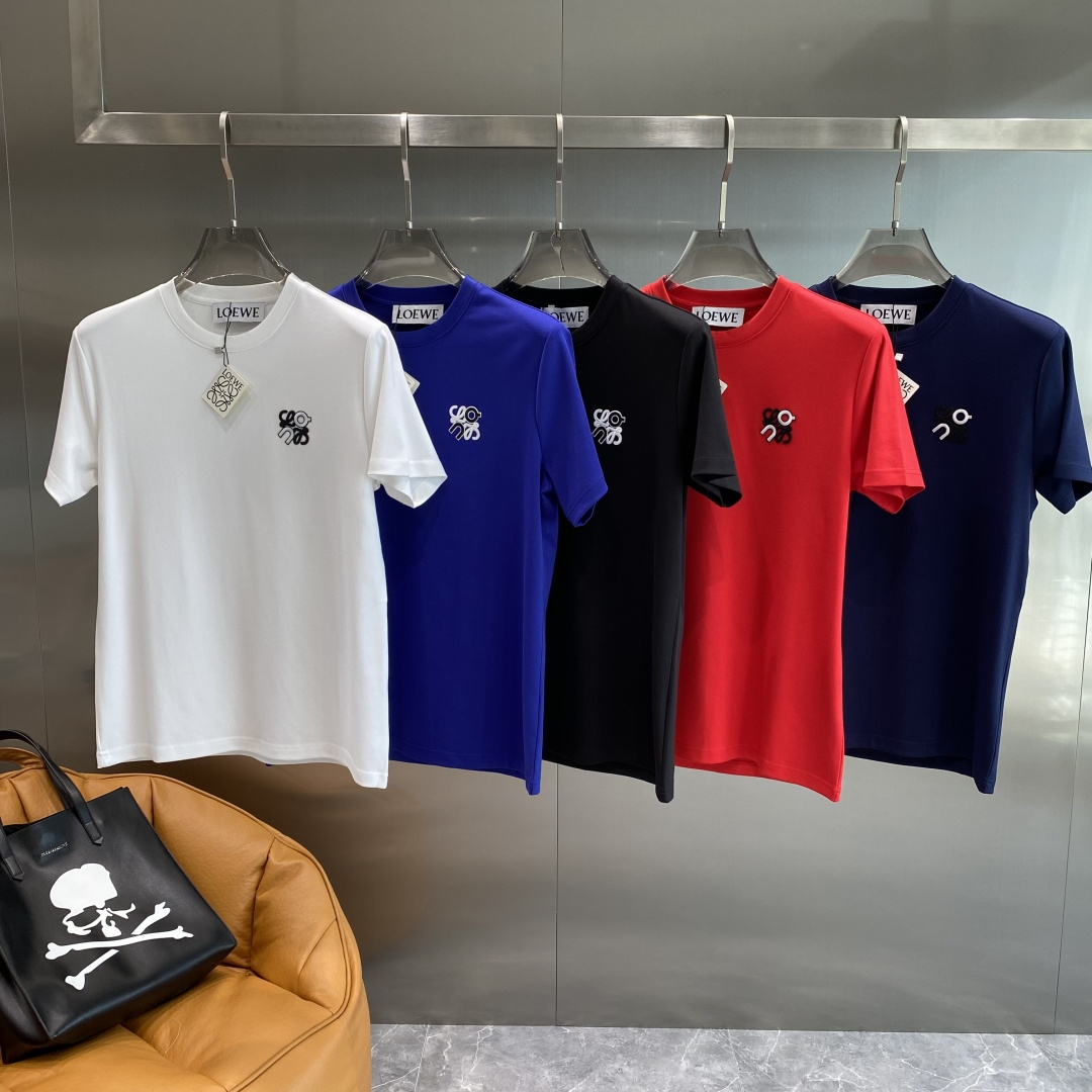 NO:505086,'Luo Family' 2025 autumn and winter latest short-sleeved T-shirt, soft touch, comfortable wearing, fine workmanship. The upper body effect is invincible and handsome, the next day, loewe, T-shirt, tees, t-shirt, alexander wang19860909《罗家》 2025秋冬最新款短袖T恤,手感柔软,穿着舒适,做工精细.上身效果无敌帅气,码数M-3XL隔天,,loewe,T-shirt,tees，t-shirt,alexander wang,Men's clothing
