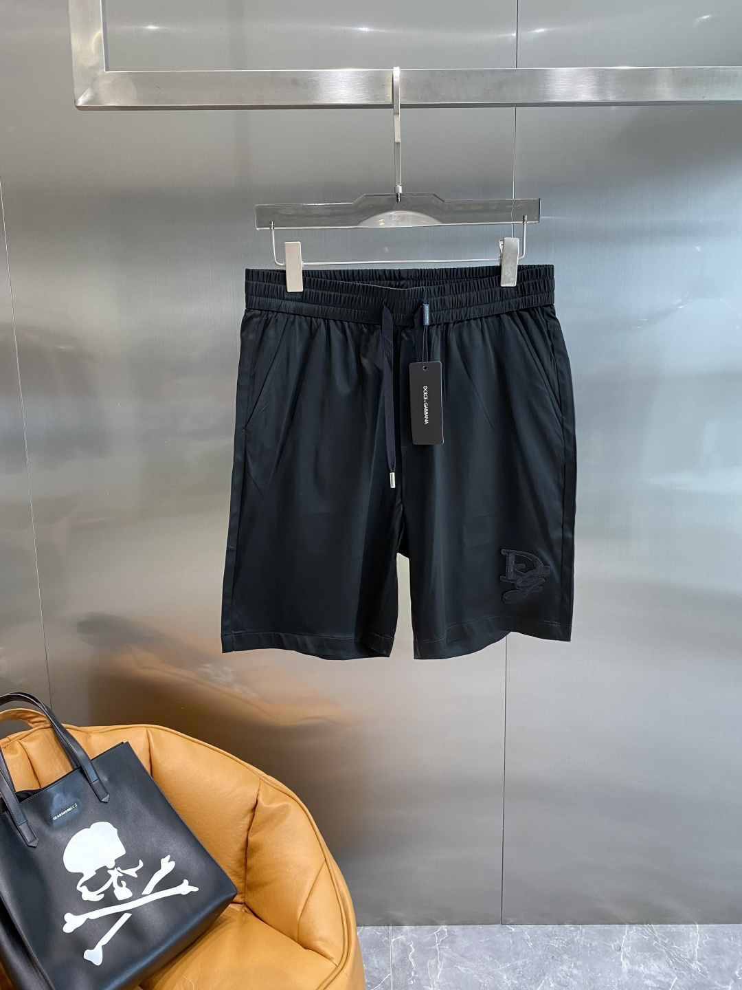 NO:505044,'DG Home' 2025 spring and summer new casual shorts!  The official website is released simultaneously. Customized brand classic logo, customized fabric, excellent comfort, strong hand touch. Extremely recognizable, perfect quality craftsmanship. Size M-3XL the next day, gucci, shorts, alexander wang19860909《DG家》 2025春夏新款休闲短裤！官网同步发售.定制品牌经典LOGO,定制面料,舒适度极好,手触感强烈.辨识度极高,完美品相工艺. 尺码M-3XL隔天,,gucci,shorts,alexander wang,Men's clothing