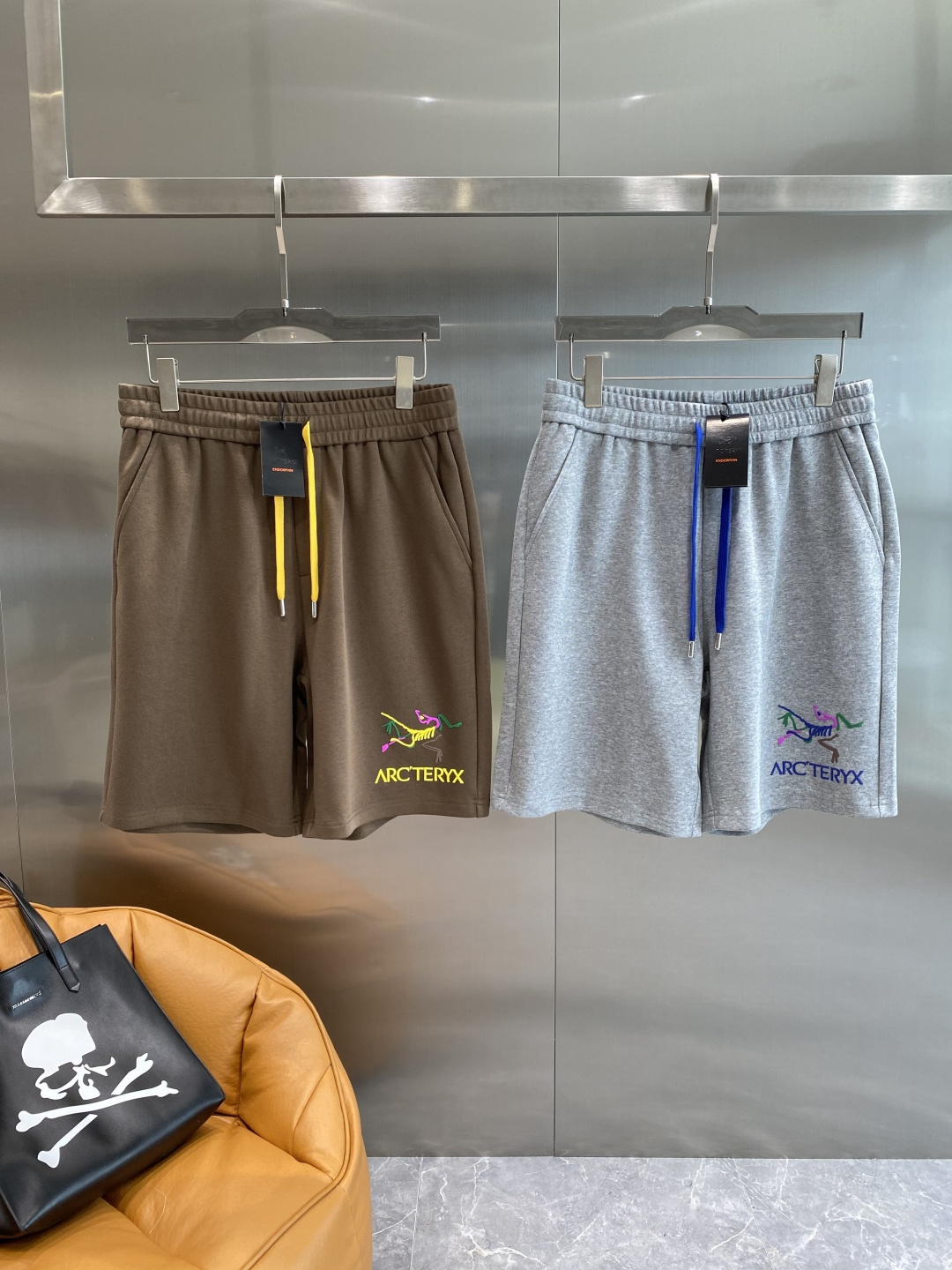 NO:505091,'Bird Family' 2025 spring and summer new casual shorts!  The official website is released simultaneously. Customized brand classic logo, customized fabric, excellent comfort, strong hand touch. Extremely recognizable, perfect quality craftsmanship. Size M-3XL the next day, jil sander, shorts, alexander wang19860909《鸟家》 2025春夏新款休闲短裤！官网同步发售.定制品牌经典LOGO,定制面料,舒适度极好,手触感强烈.辨识度极高,完美品相工艺. 尺码M-3XL隔天,,jil sander,shorts,alexander wang,Men's clothing