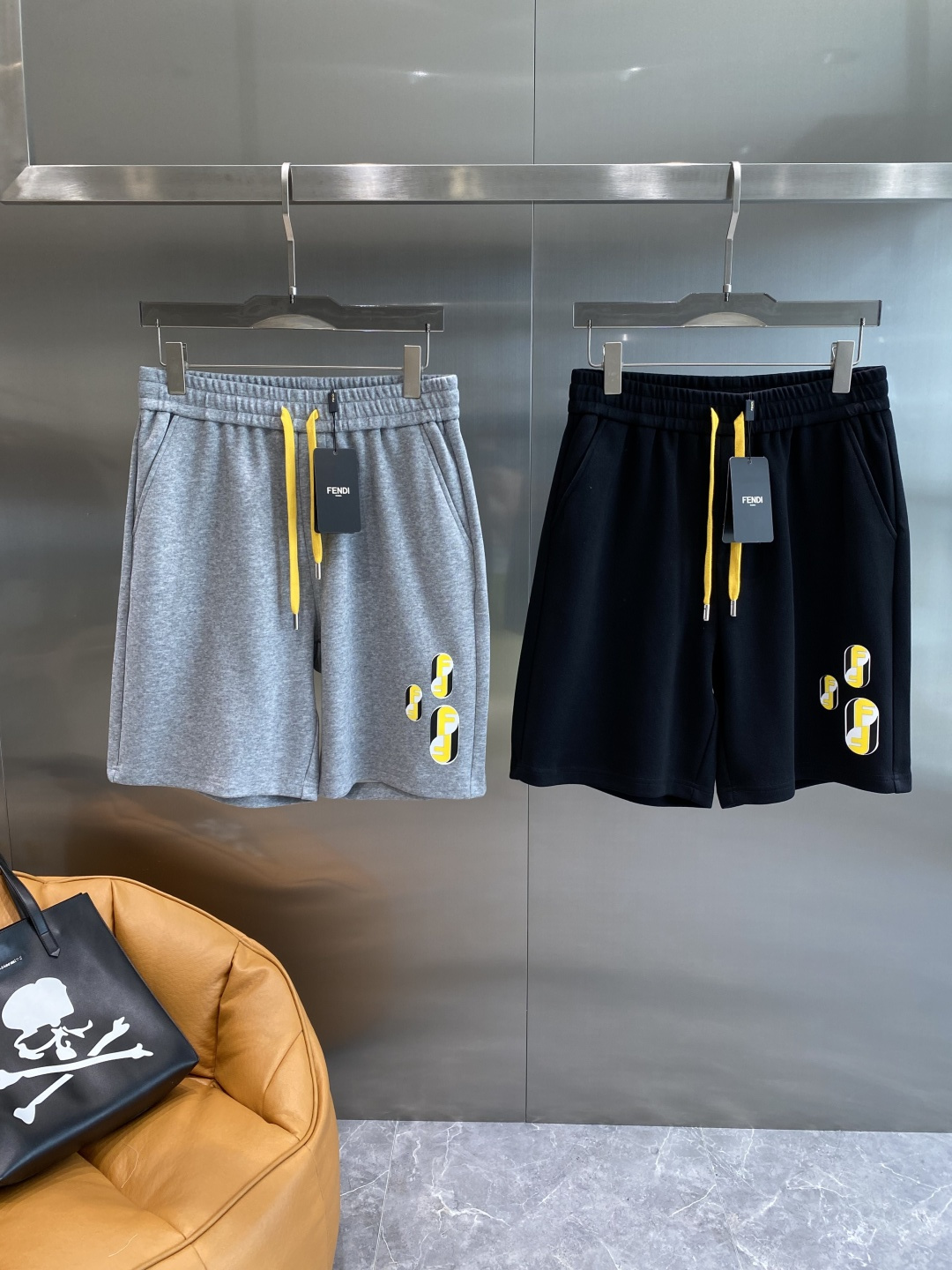 NO:505097,'Fenjia' 2025 spring and summer new casual shorts!  The official website is released simultaneously. Customized brand classic logo, customized fabric, excellent comfort, strong hand touch. Extremely recognizable, perfect quality craftsmanship. Size M-3XL the next day, fendi, shorts, alexander wang19860909《芬家》 2025春夏新款休闲短裤！官网同步发售.定制品牌经典LOGO,定制面料,舒适度极好,手触感强烈.辨识度极高,完美品相工艺. 尺码M-3XL隔天,,fendi,shorts,alexander wang,Men's clothing