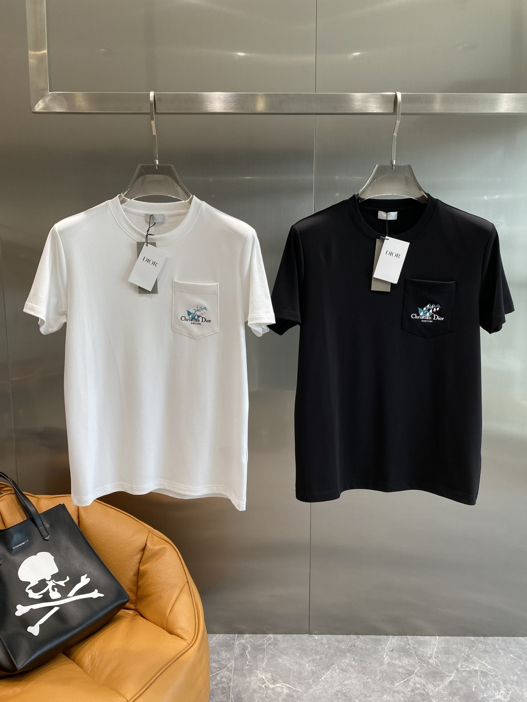 NO:505105,'Dijia' 2025 autumn and winter new products with thick inner and outer short sleeves are launched. Customized modal cotton, high comfort on the upper body, colorful high-tech craftsmanship shows the ultimate personality and creativity Comfortable and casual style SizeM-3xL The next day,,dior,T-shirt,alexander wang19860909《迪家》 2025秋冬新品加厚内搭外穿短袖 火爆上市啦 定制莫代尔棉 上身舒适度高 炫彩高科技工艺展现极致个性与创意 舒适随性风格 SizeM-3xL 隔天,,dior,T-shirt,alexander wang,Men's clothing