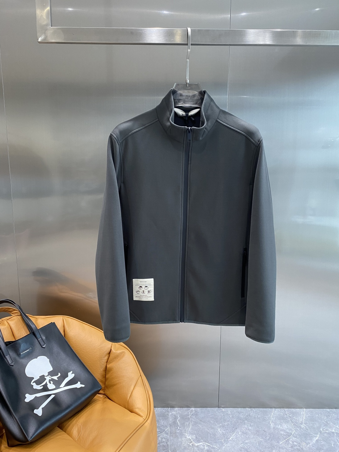 《𝙉𝙚𝙬🤍🖤杰尼家》2025新款夹克简约薄款休闲立领外套，转季必备单品-进口日本定制面料，丝滑柔软，垂感