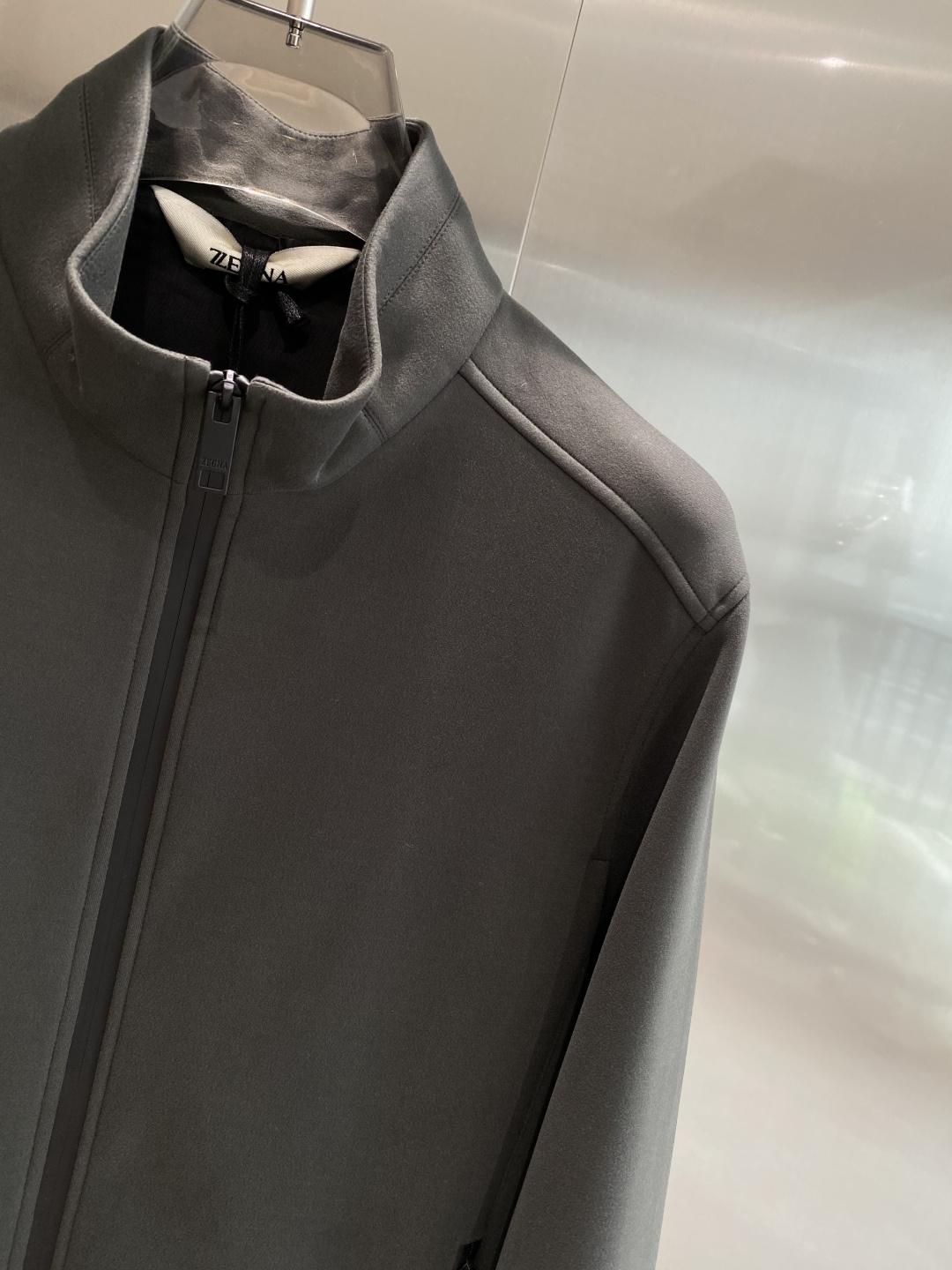 《𝙉𝙚𝙬🤍🖤杰尼家》2025新款夹克简约薄款休闲立领外套，转季必备单品-进口日本定制面料，丝滑柔软，垂感