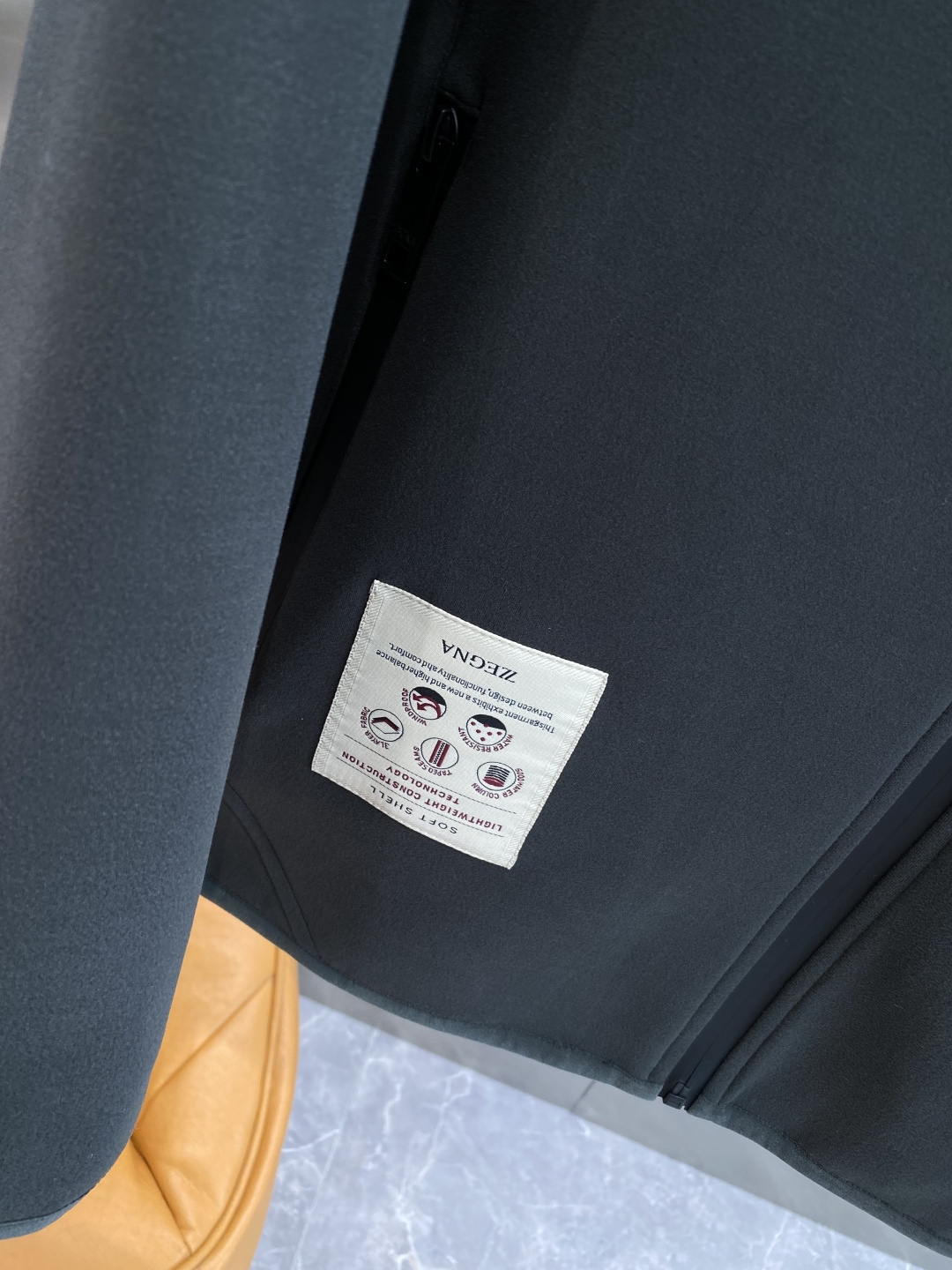 《𝙉𝙚𝙬🤍🖤杰尼家》2025新款夹克简约薄款休闲立领外套，转季必备单品-进口日本定制面料，丝滑柔软，垂感