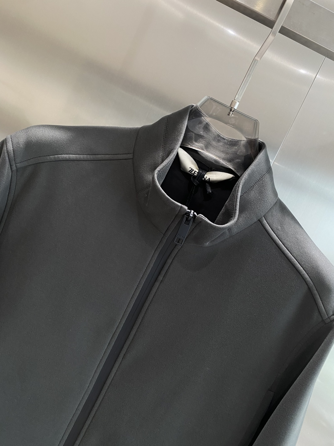 《𝙉𝙚𝙬🤍🖤杰尼家》2025新款夹克简约薄款休闲立领外套，转季必备单品-进口日本定制面料，丝滑柔软，垂感