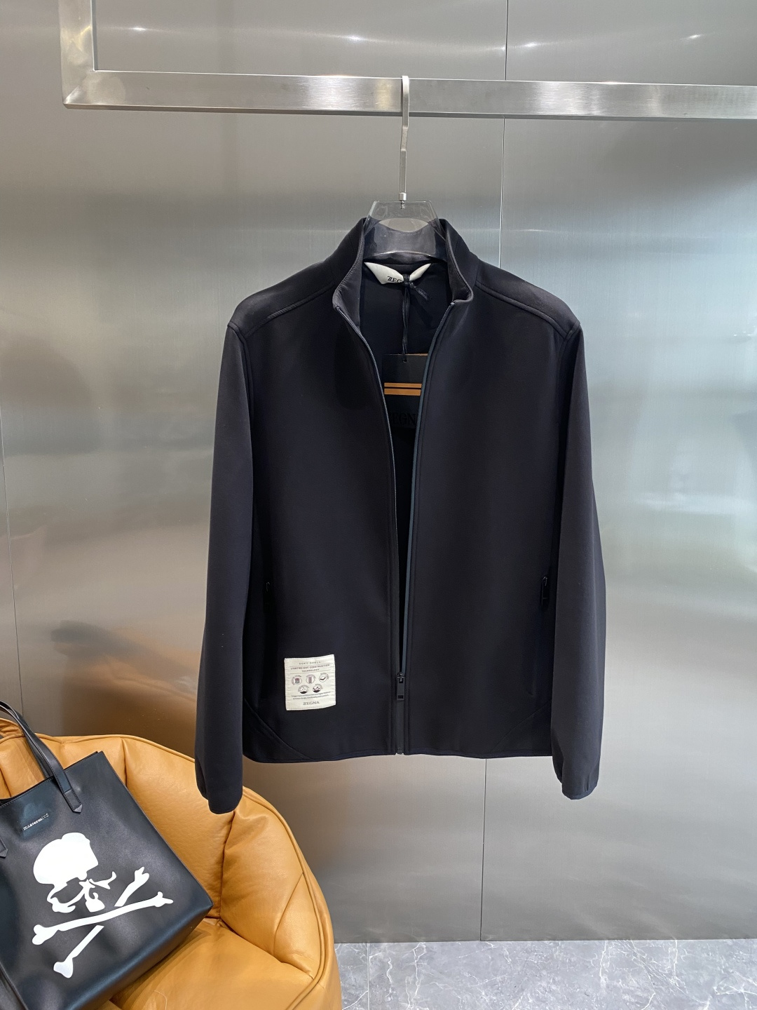 《𝙉𝙚𝙬🤍🖤杰尼家》2025新款夹克简约薄款休闲立领外套，转季必备单品-进口日本定制面料，丝滑柔软，垂感
