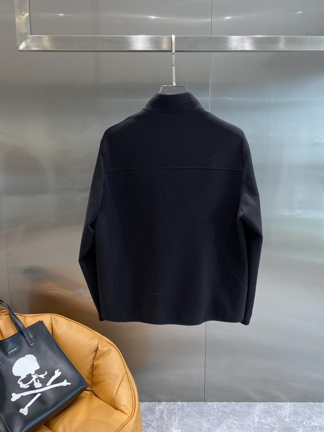 《𝙉𝙚𝙬🤍🖤杰尼家》2025新款夹克简约薄款休闲立领外套，转季必备单品-进口日本定制面料，丝滑柔软，垂感